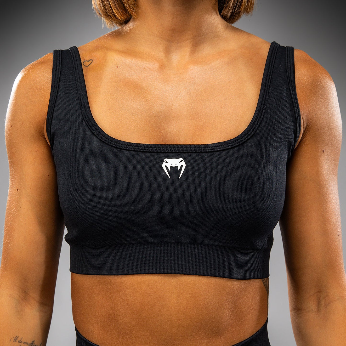 Venum Sculpt Sujetador Deportivo Largo – Negro/Blanco