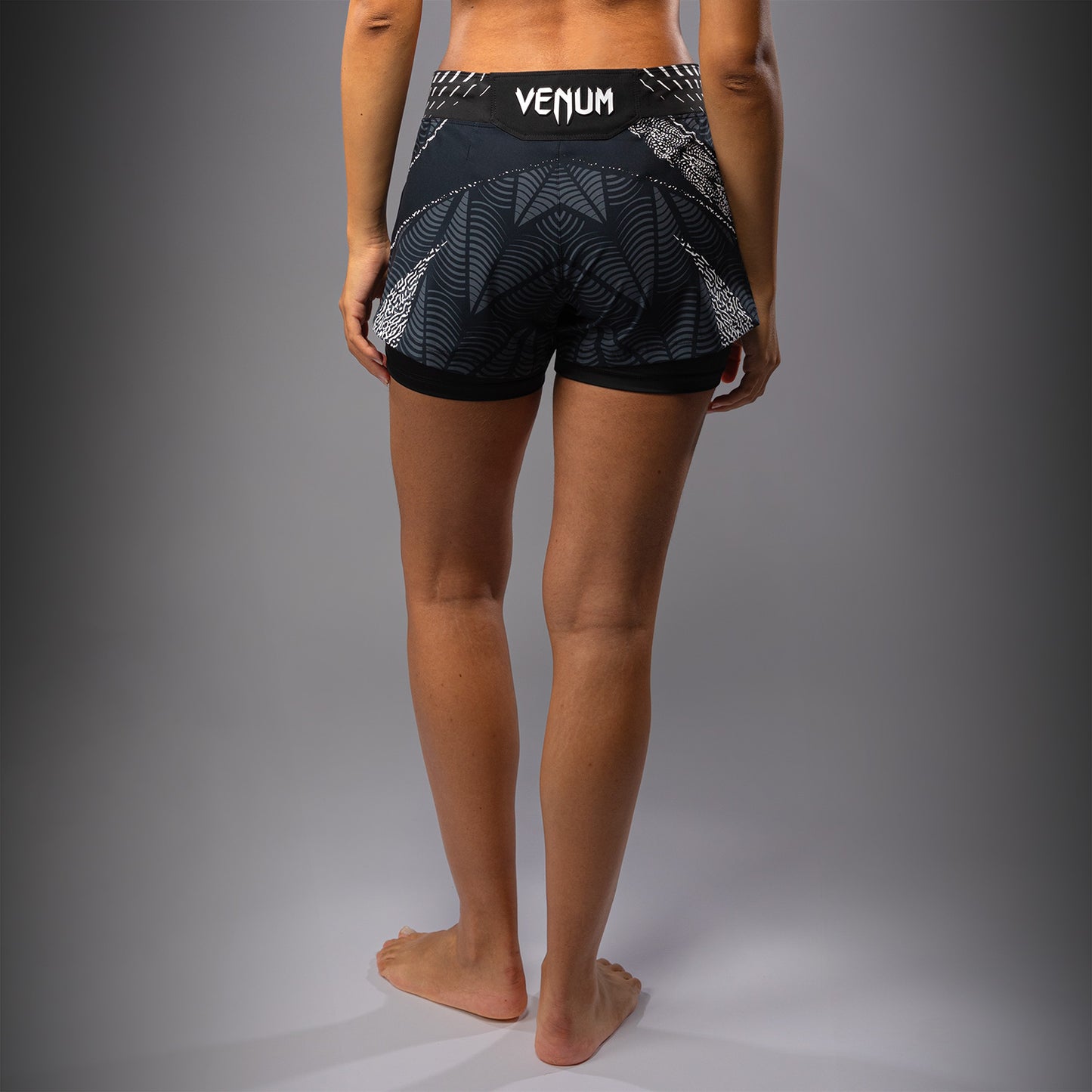 UFC Zenith by Venum Authentic Fight Night Short de pelea ajuste corto Mujer - Negro