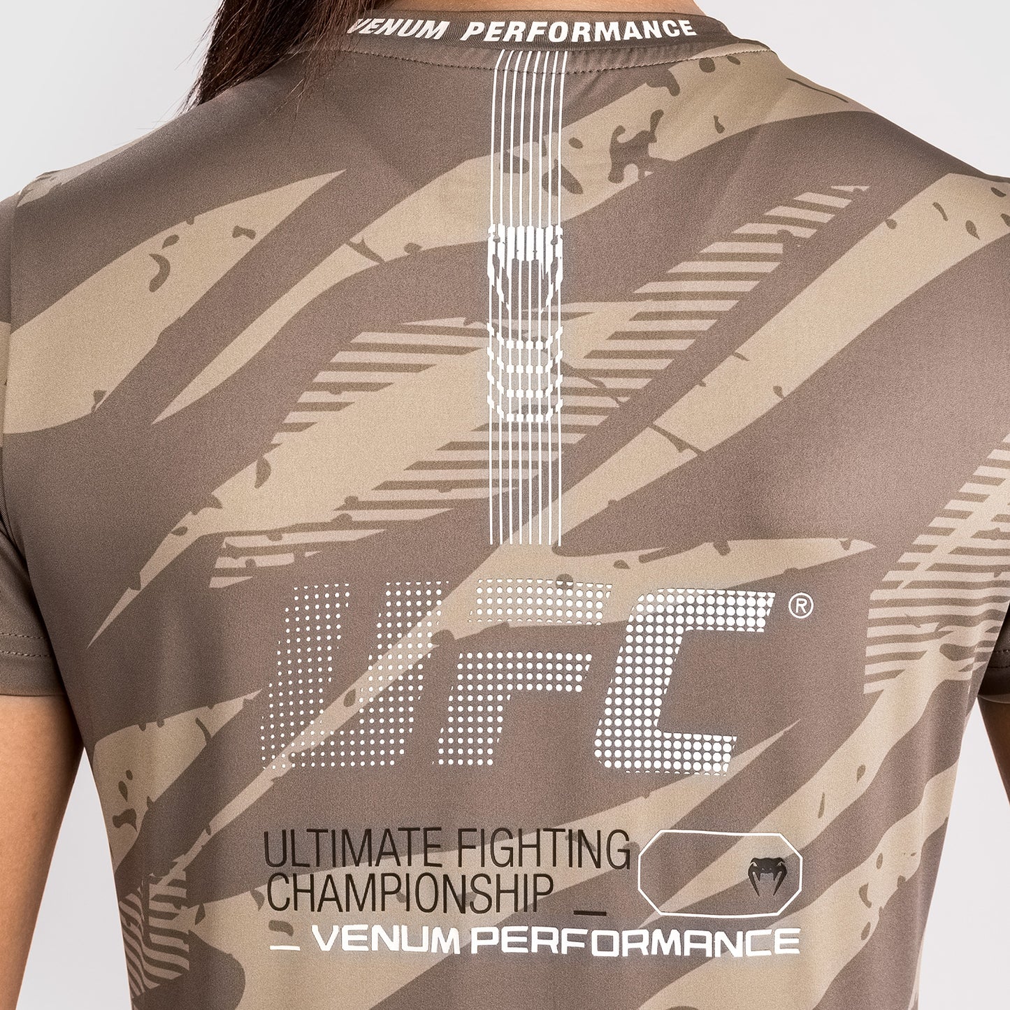 UFC Adrenaline By Venum Fight Week Camiseta de Mujer Dry-Tech - Desert Camo