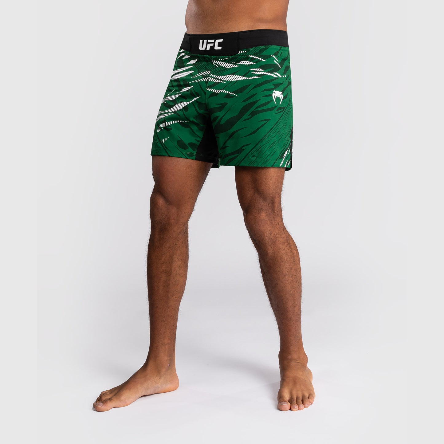 UFC Fusion by Venum Personalizados Authentic Fight Night Shorts de Lucha para Hombre - Ajuste Corto - Verde