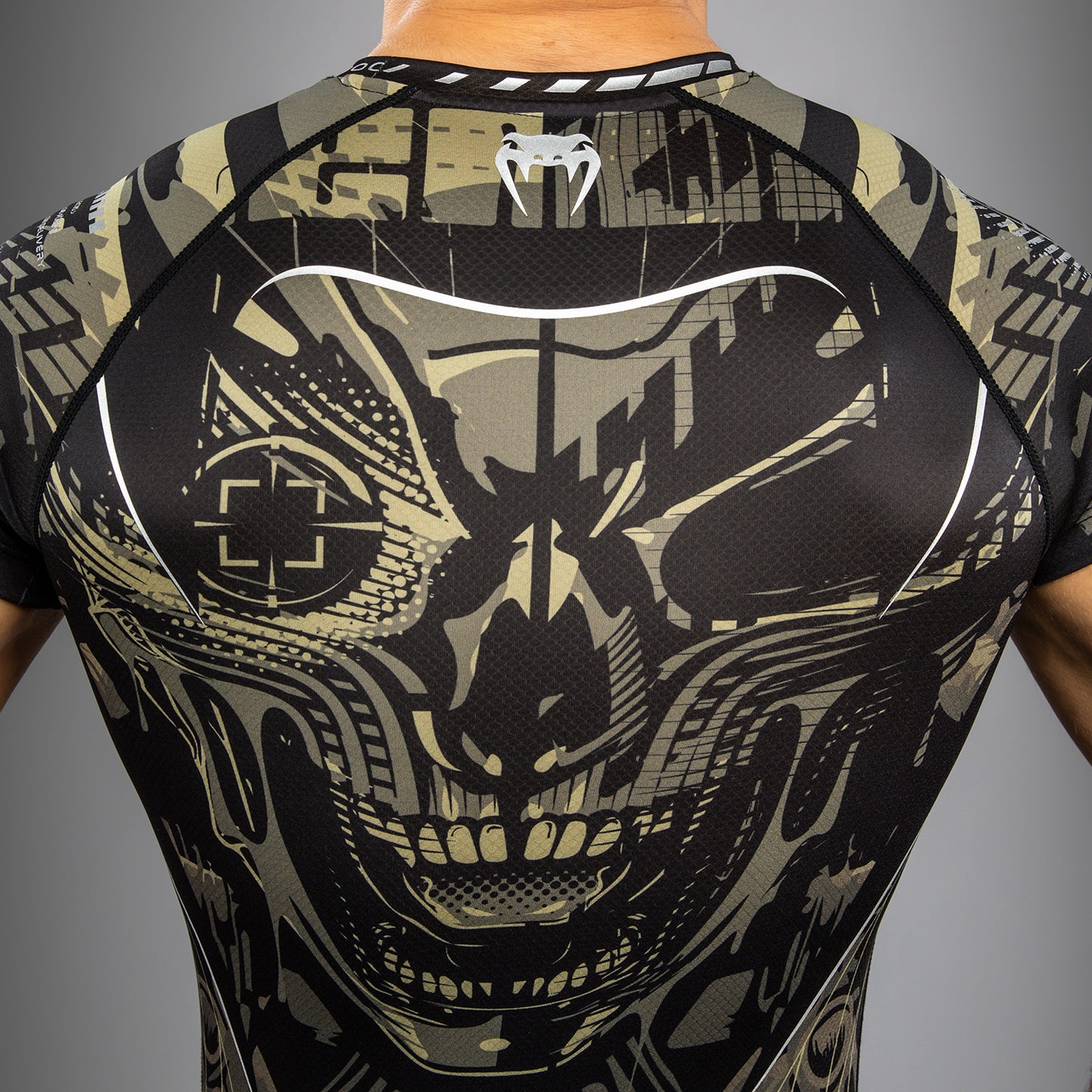 Venum Invader Camiseta de Manga Corta Rashguard - Negro/Beige