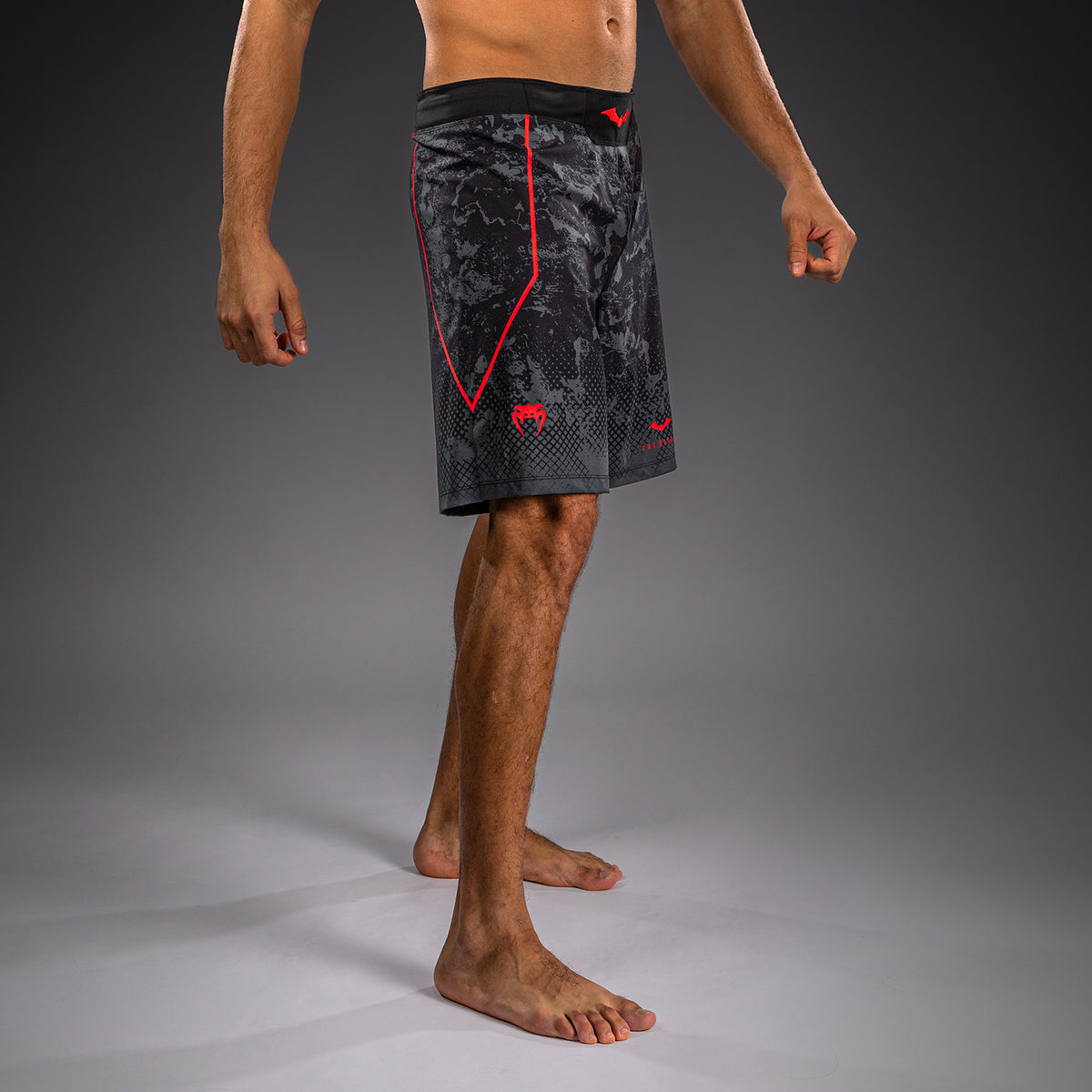 Venum x Batman Fightshorts - Negro/Gris/Rojo