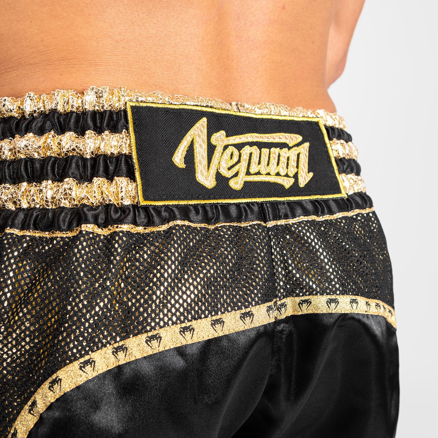 Pantalones Cortos de Muay Thai Venum Absolute 2.0 - Negro/Oro