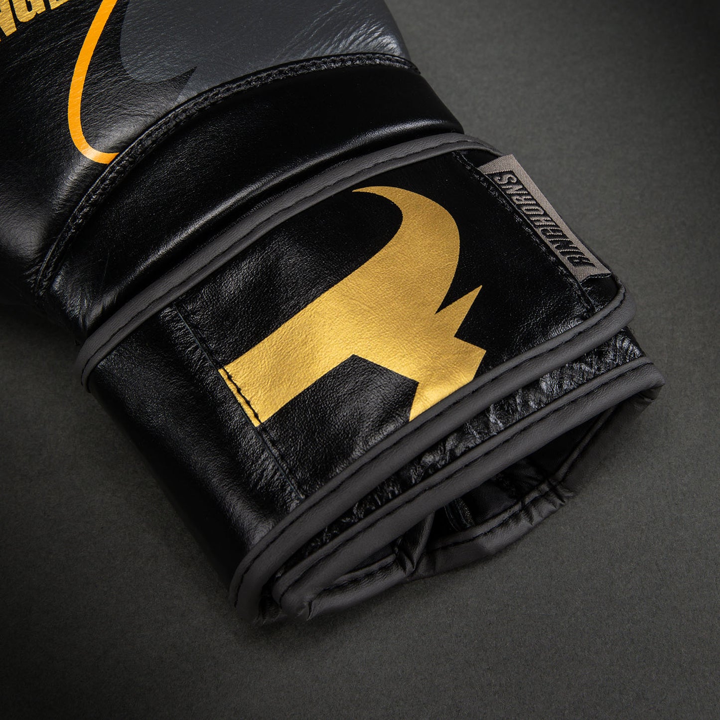 Ringhorns Charger by Venum Guantes de Boxeo Charger – Negro/Oro