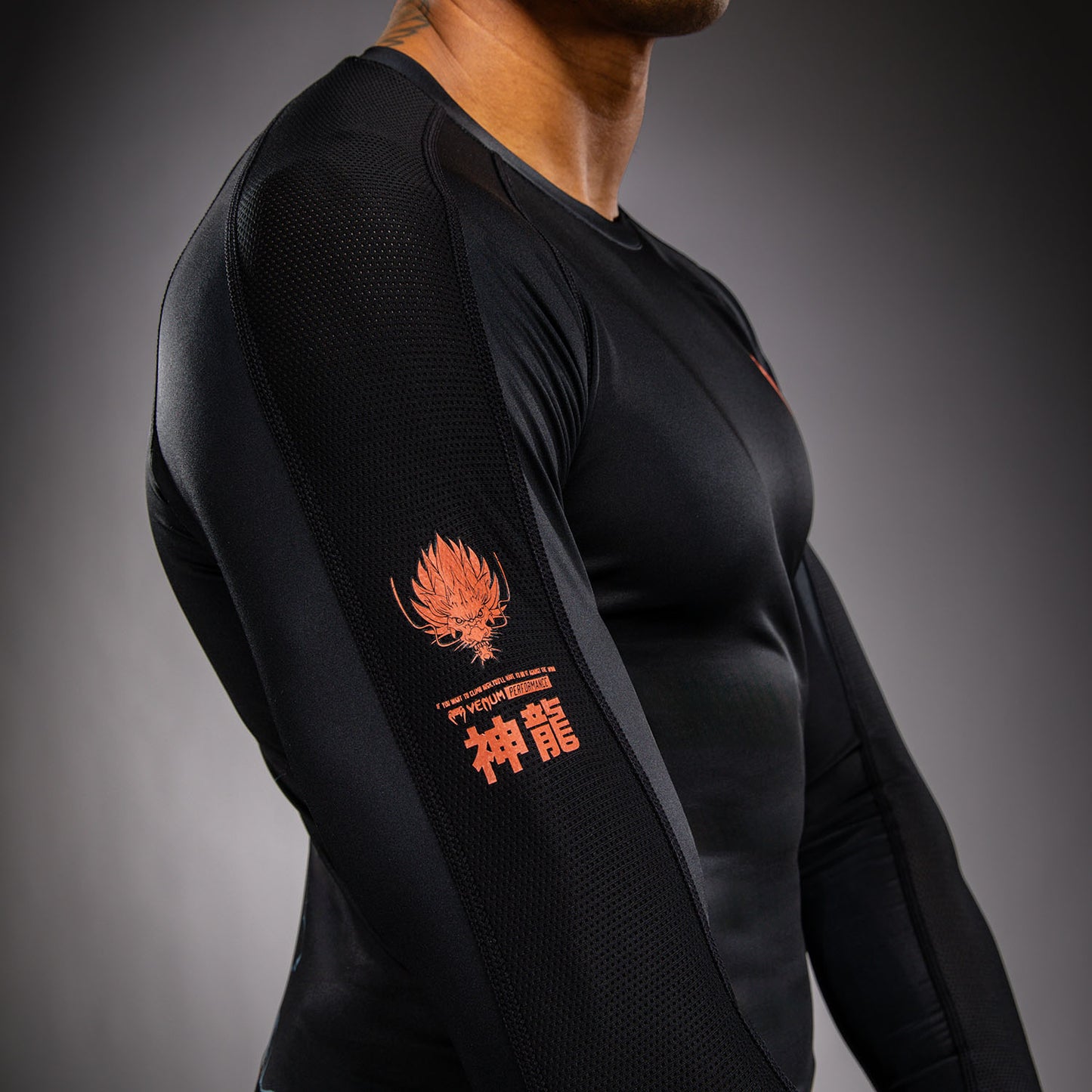 Venum Thunder Dragon Rashguard Manga Larga – Negro/Gris/Cobre