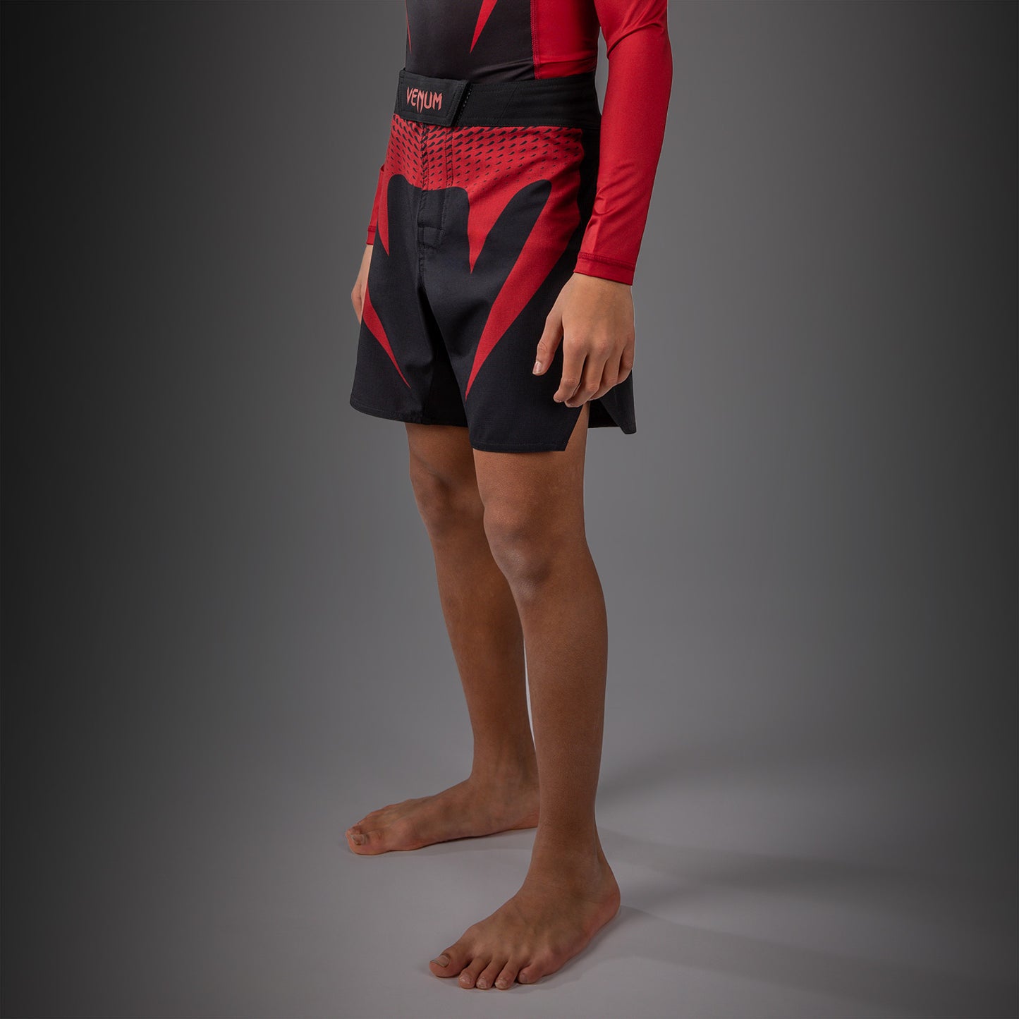 Venum Attack Short de Combate para Niño - Negro/Rojo