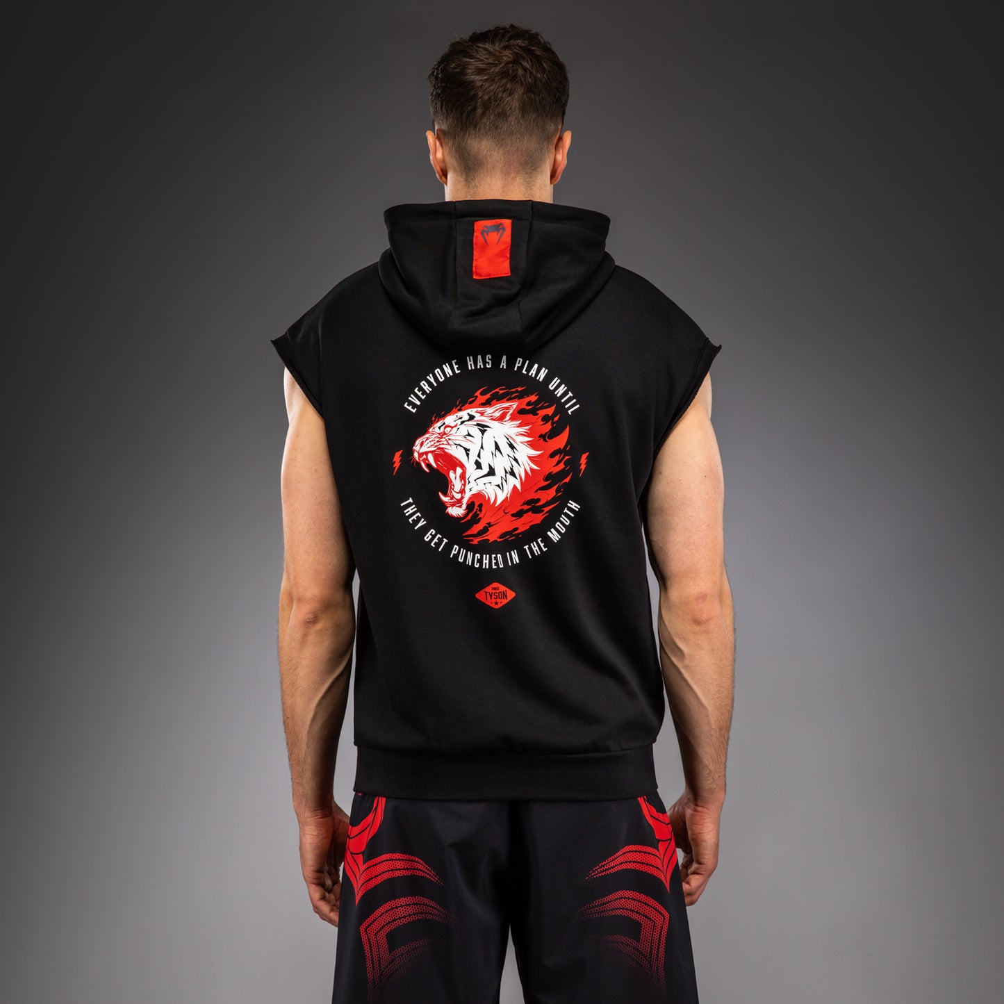 Venum x Mike Tyson Tiger Sudadera Sin Mangas - Negro Profundo/Rojo Intenso