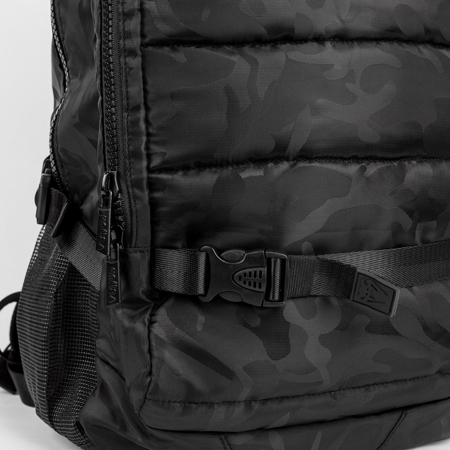 Venum Challenger Pro Mochila (20-25L) – Negro/Camo Oscuro