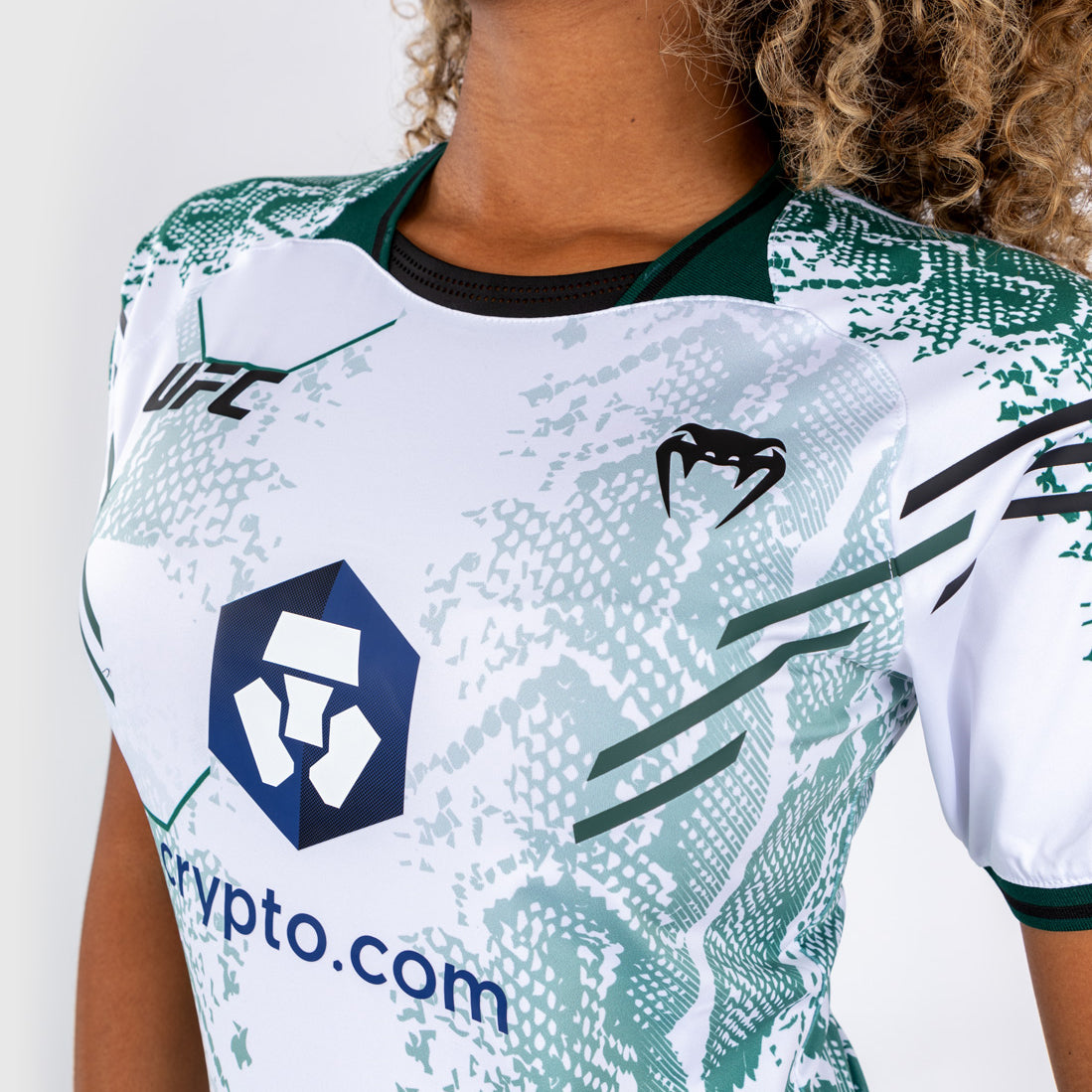 UFC Adrenaline by Venum Authentic Fight Night Mujer Walkout Jersey - Emerald Edition - Blanco/Verde
