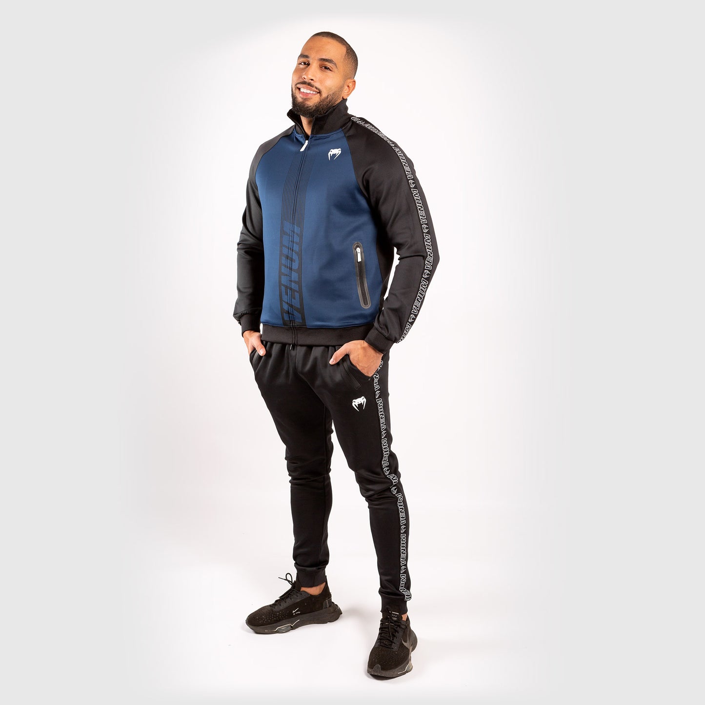 Chaqueta Venum Club 212 - Marino/Negro
