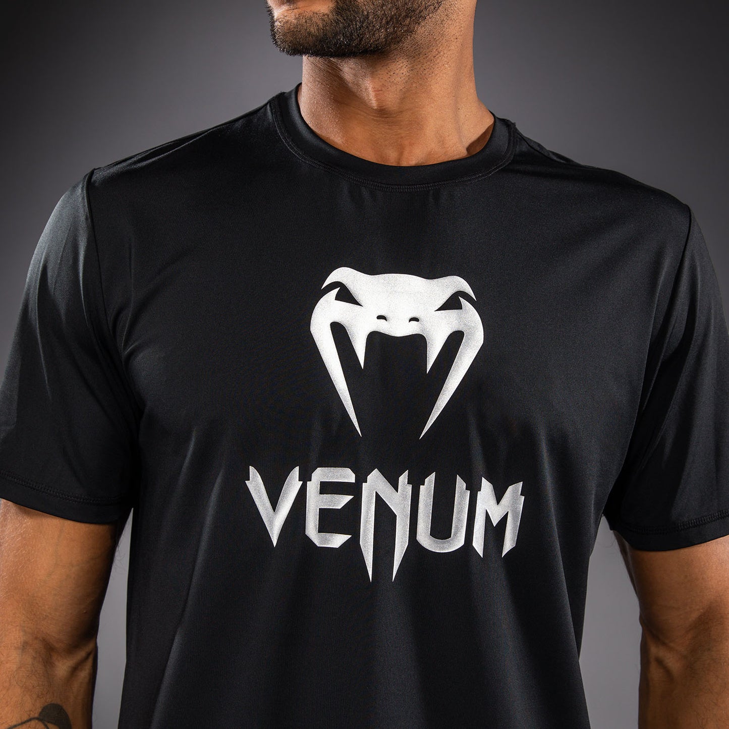 Venum Classic Camiseta Dry Tech - Negro/Plateado