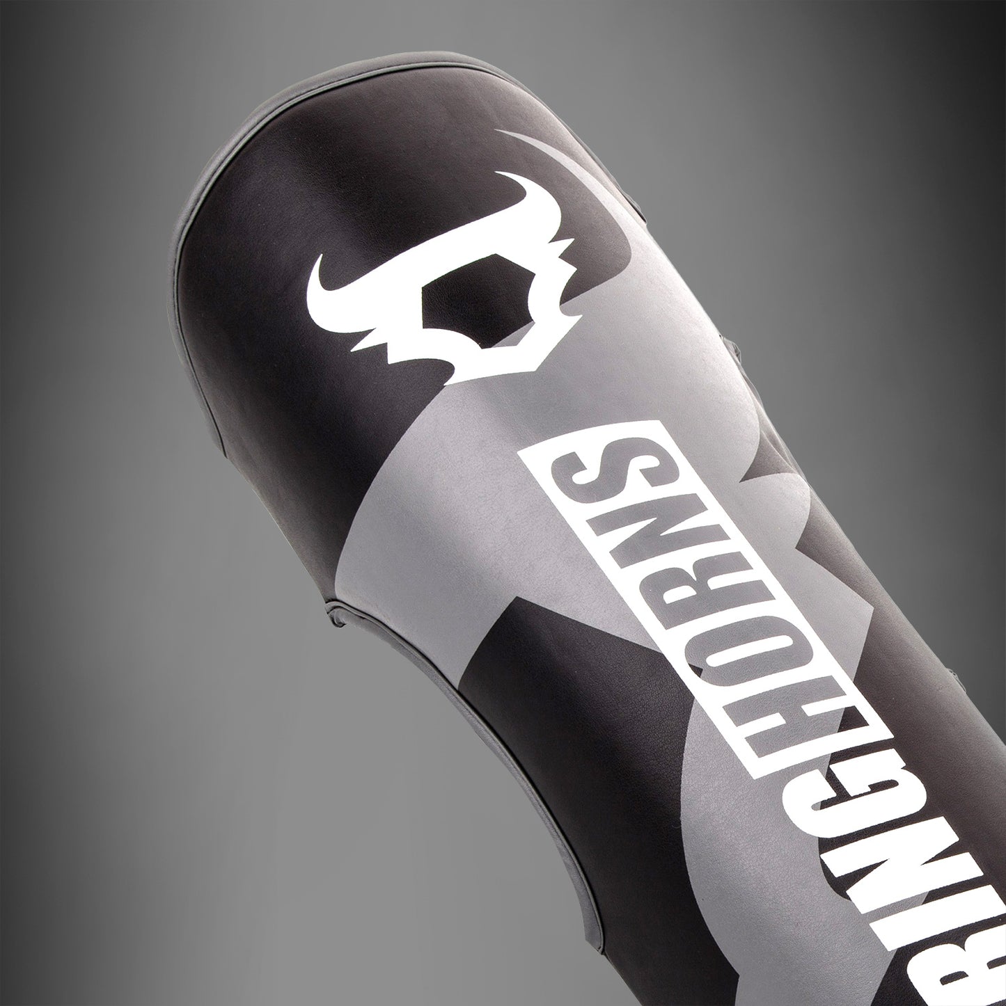 Ringhorns Charger by Venum Espinilleras y Protector de Pies – Negro