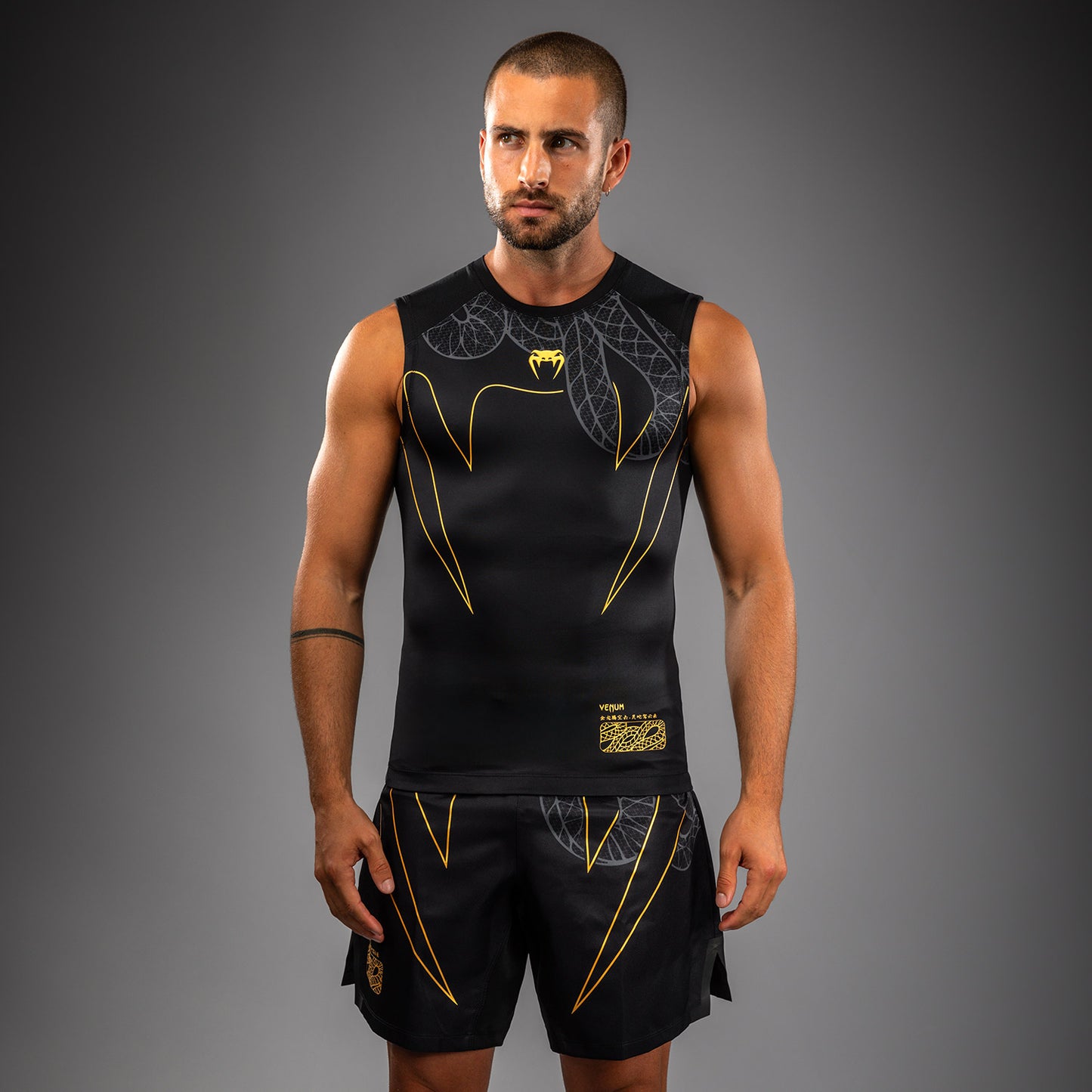 Venum Serpenti Rashguard Sin Mangas – Negro/Plata/Dorado