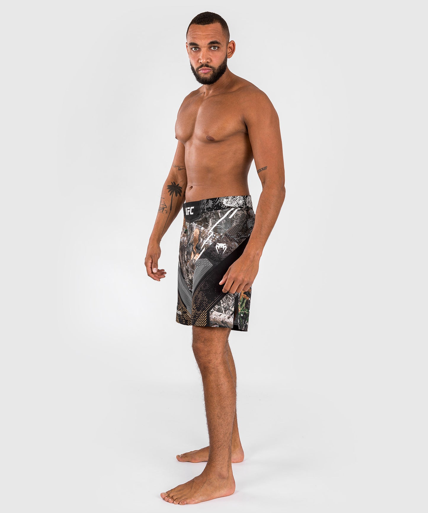 UFC Adrenaline by Venum Fight Night Pantalón corto de lucha para hombre en camuflaje Realtree - Corte largo