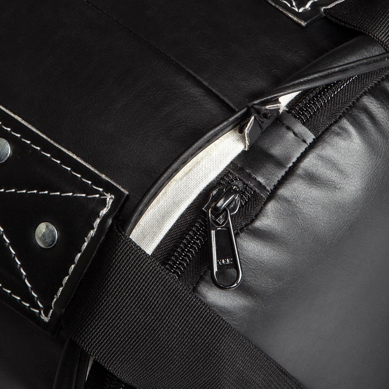 Saco de Boxeo Venum Challenger (gancho incluido) - Negro/Blanco - 130 cm - Lleno