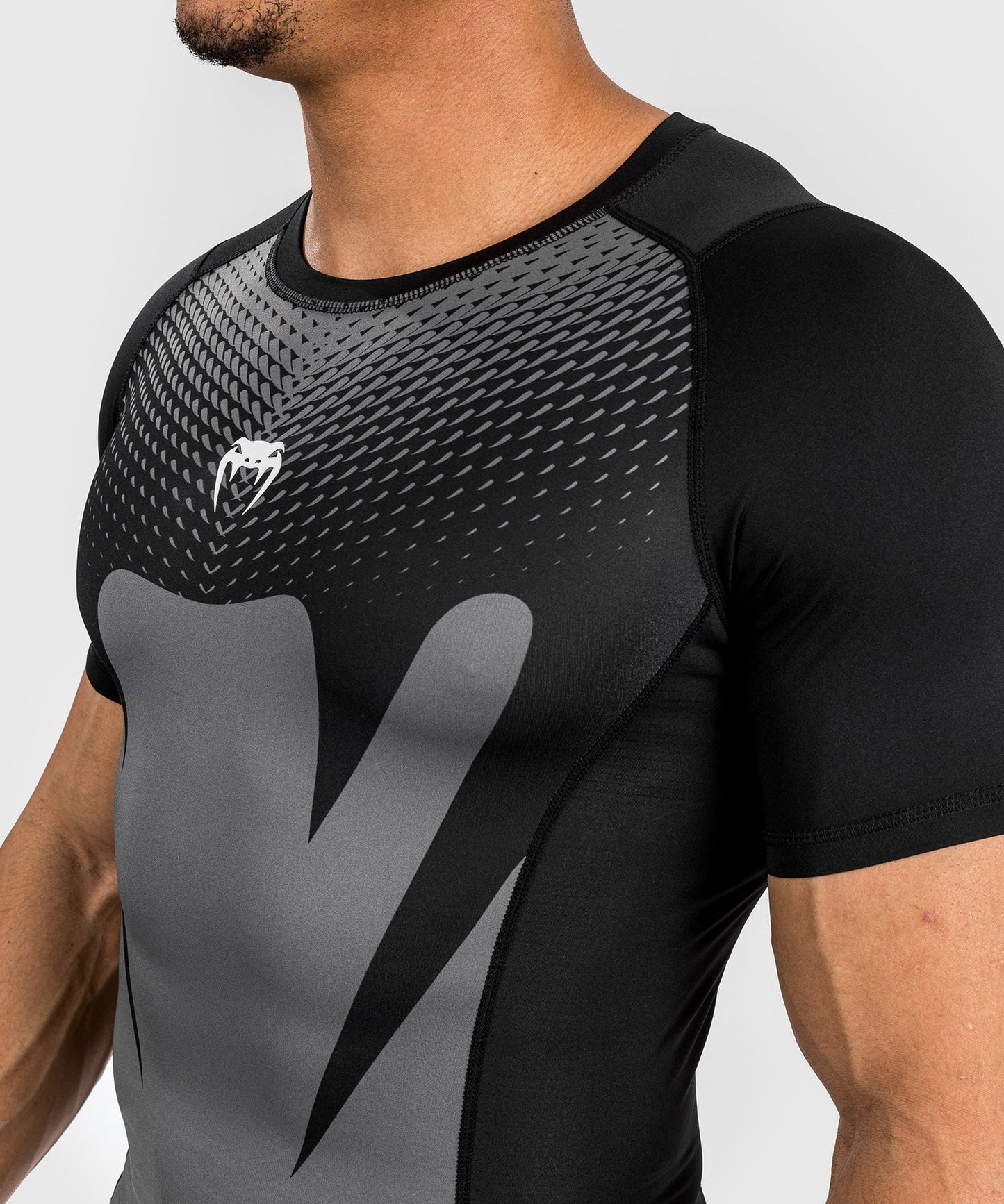 Venum Attack Rashguard de Manga Corta para Hombre - Negro/Gris