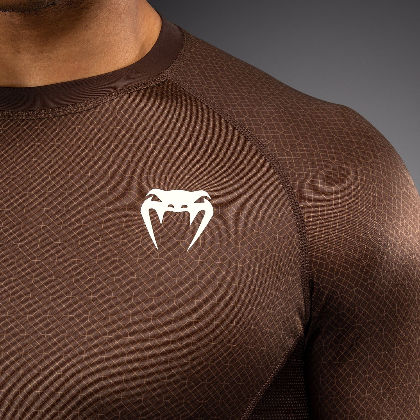 Venum x Roger Gracie Academy Rashguard Manga Corta - Marrón Oscuro