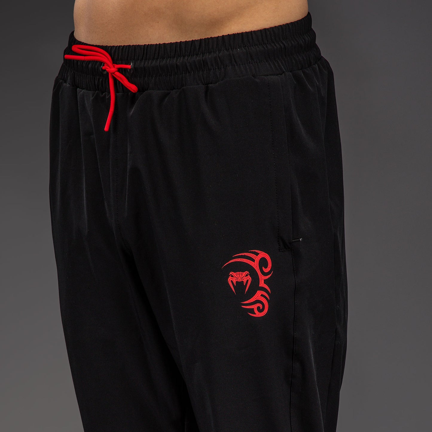 Venum x Mike Tyson Tiger Joggers - Negro intenso/Rojo intenso