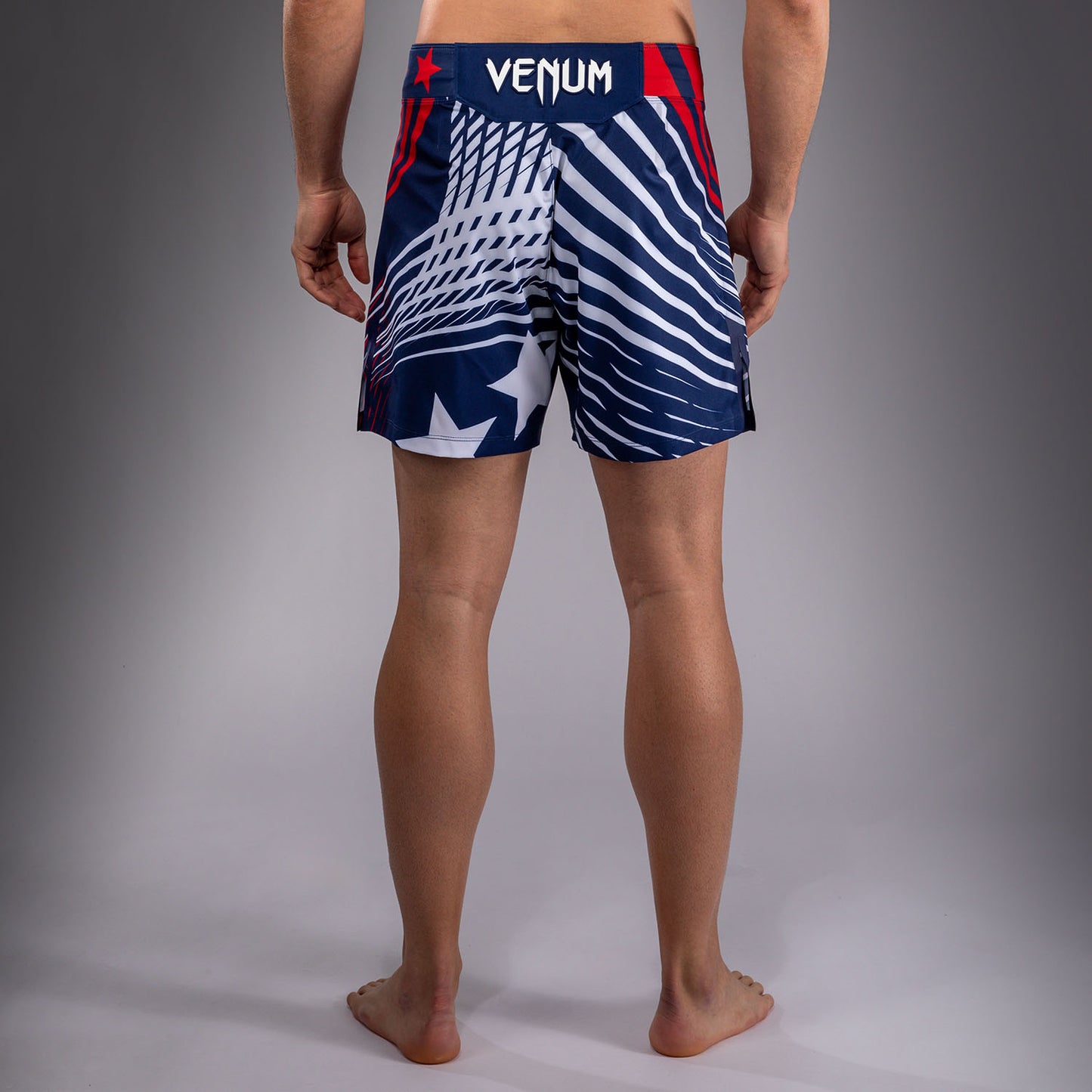 Official UFC Freedom 250 by Venum Authentic Fight Night Fight Shorts de ajuste corto para hombre - Azul