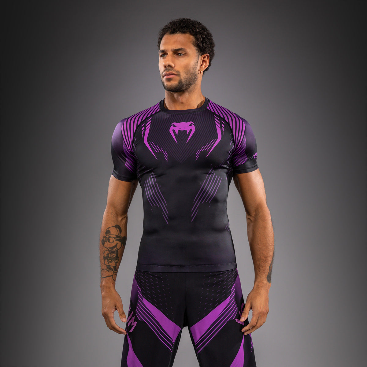 Venum No-Gi 6.0 Rashguard Manga Corta - Negro/Púrpura
