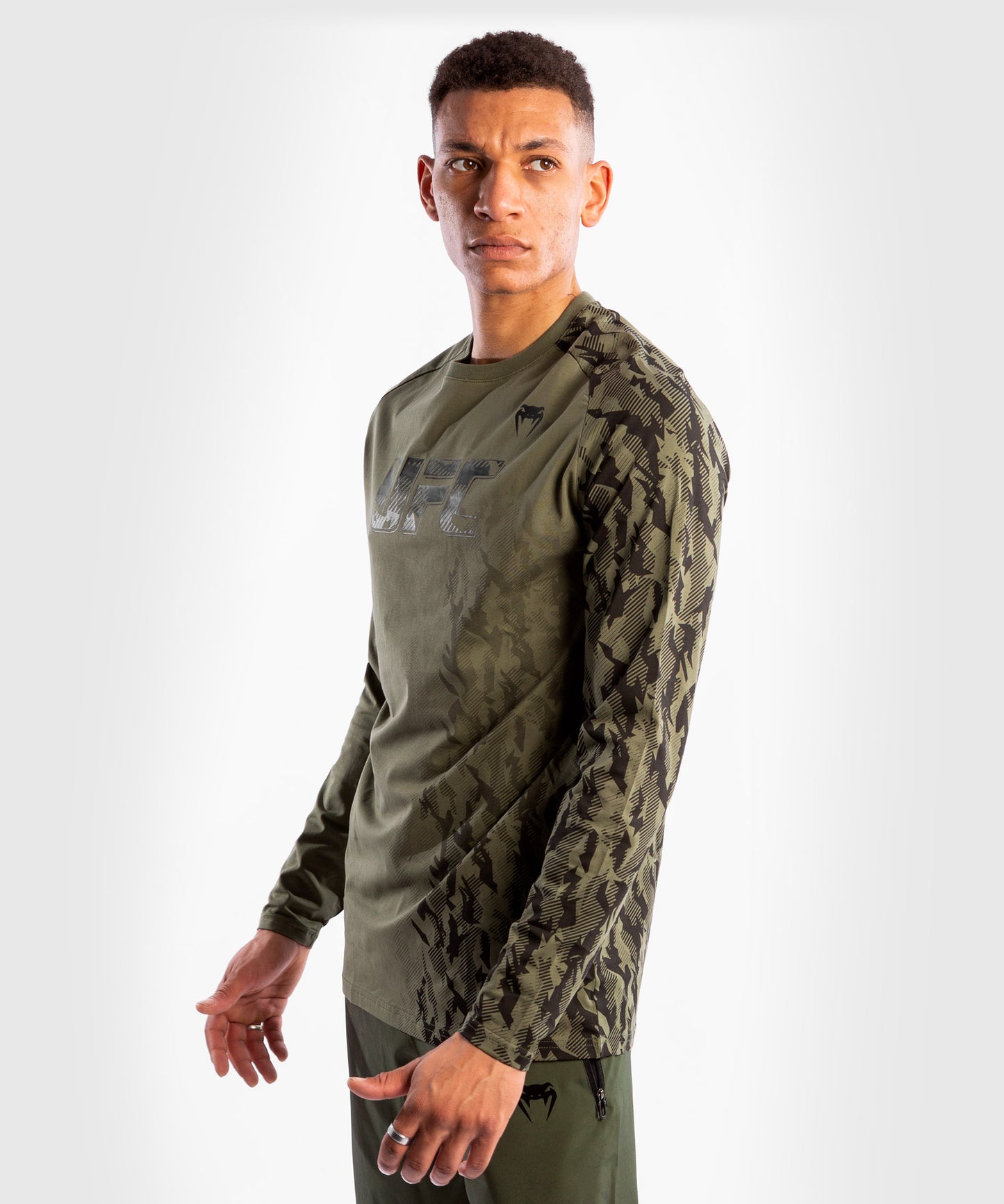 Camiseta De Algodón Manga Larga Para Hombre UFC Venum Authentic Fight Week - Caqui