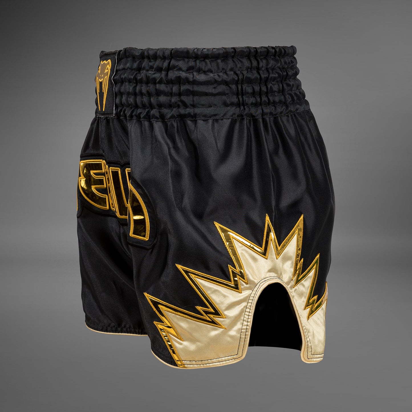 Venum Inferno Pantalones cortos de Muay Thai - Negro/Oro