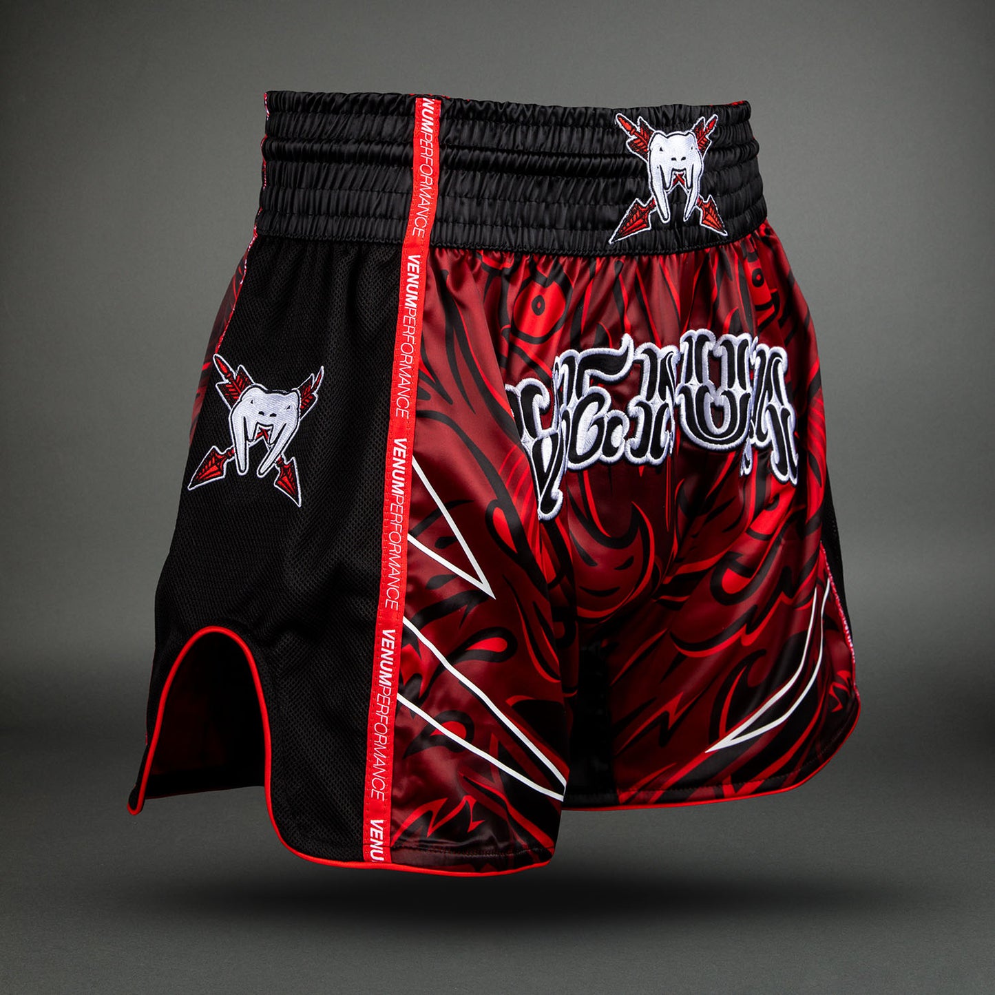 Venum Wolf Atak Short de Muay Thai – Negro/Rojo