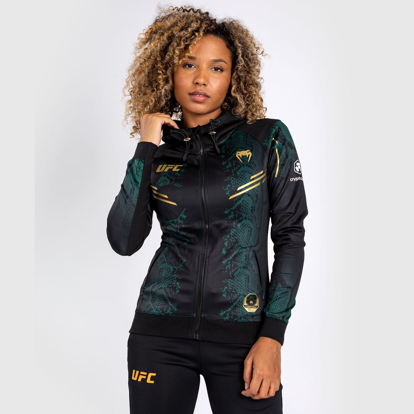 UFC Adrenaline by Venum Personalized Authentic Fight Night Sudadera con capucha Walkout para mujer - Emerald Edition - Verde/Negro/Dorado