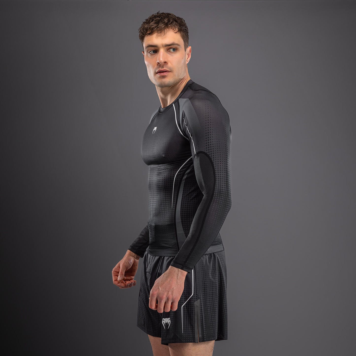 Venum Stealth Rashguard Manga Larga – Negro/Blanco