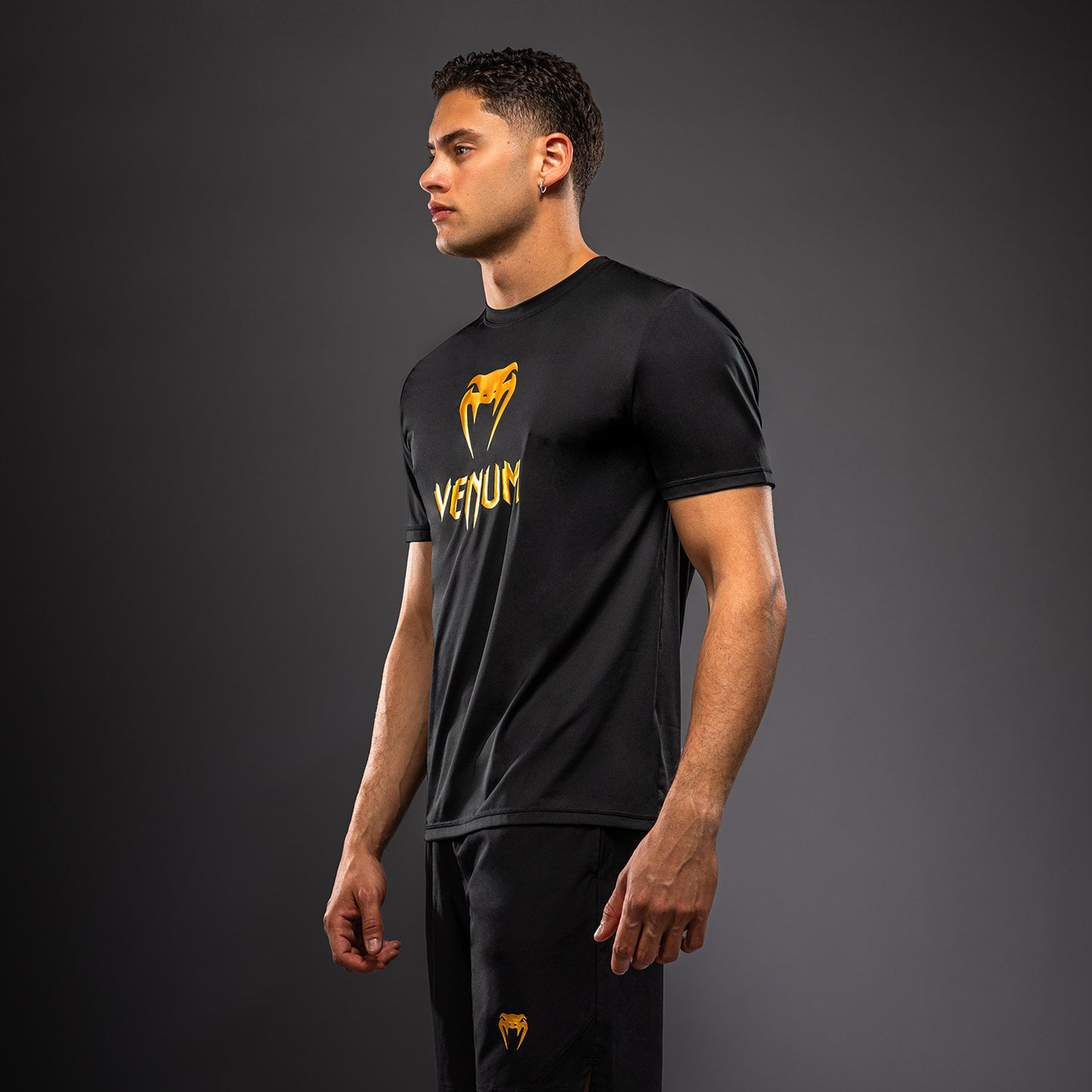 Venum Classic Camiseta Dry Tech - Negro/Dorado