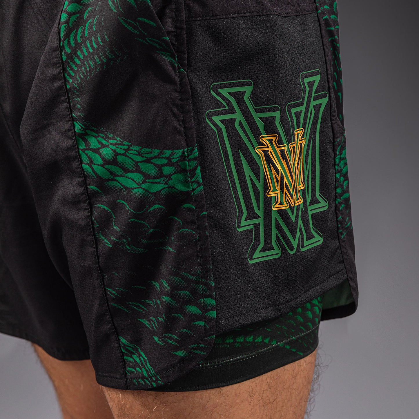 Venum Matupa Short de Entrenamiento - Negro/Verde/Oro