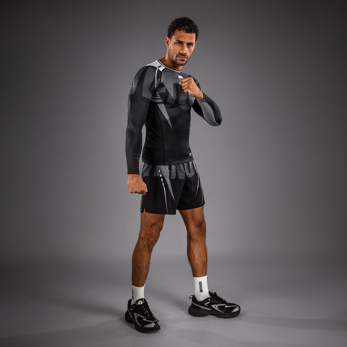 Venum Adrenaline Rashguard de Manga Larga – Negro/Gris Plateado