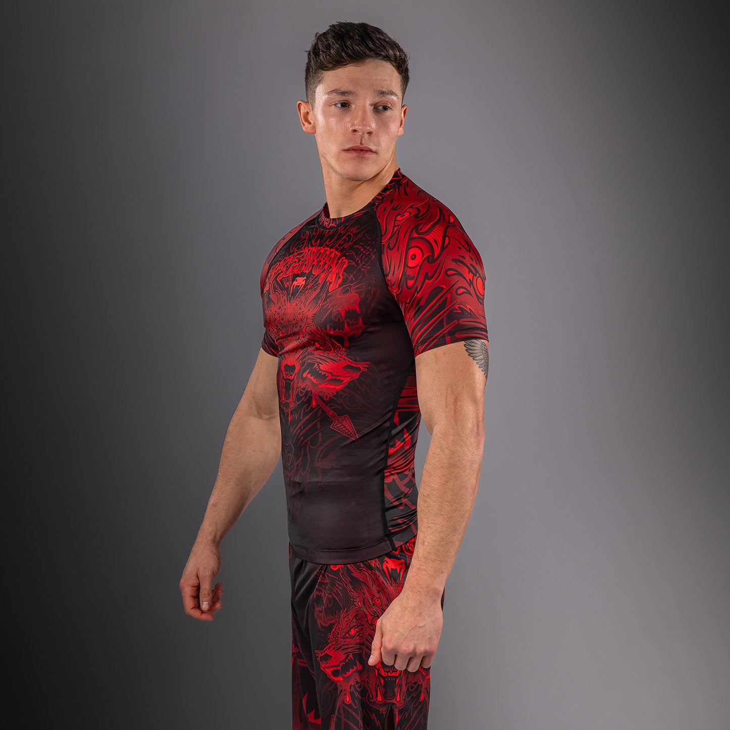 Venum Wolf Atak Rashguard Manga Corta – Negro/Rojo