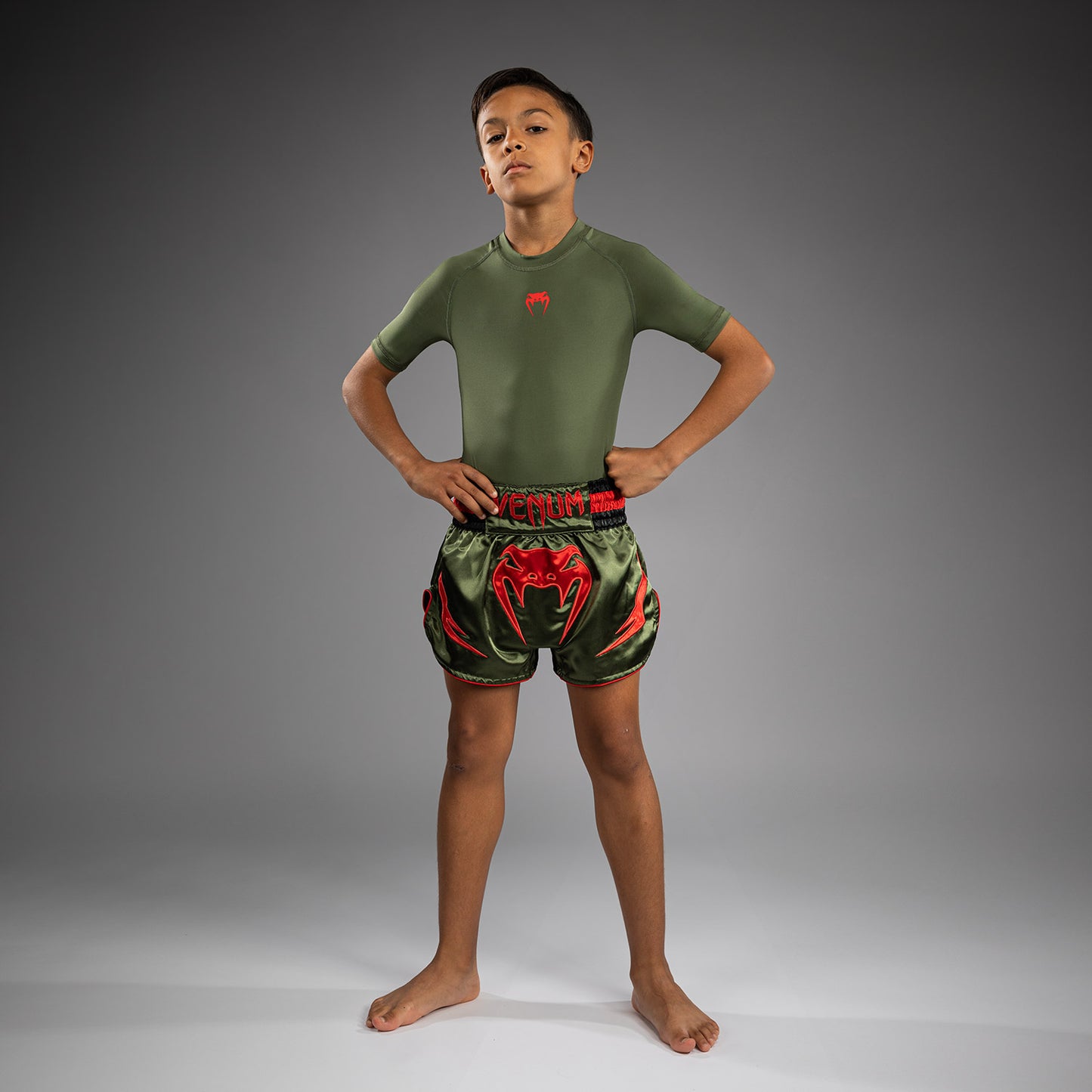 Venum Inferno Pantalones Cortos de Muay Thai para Niños - Verde Ejército/Naranja