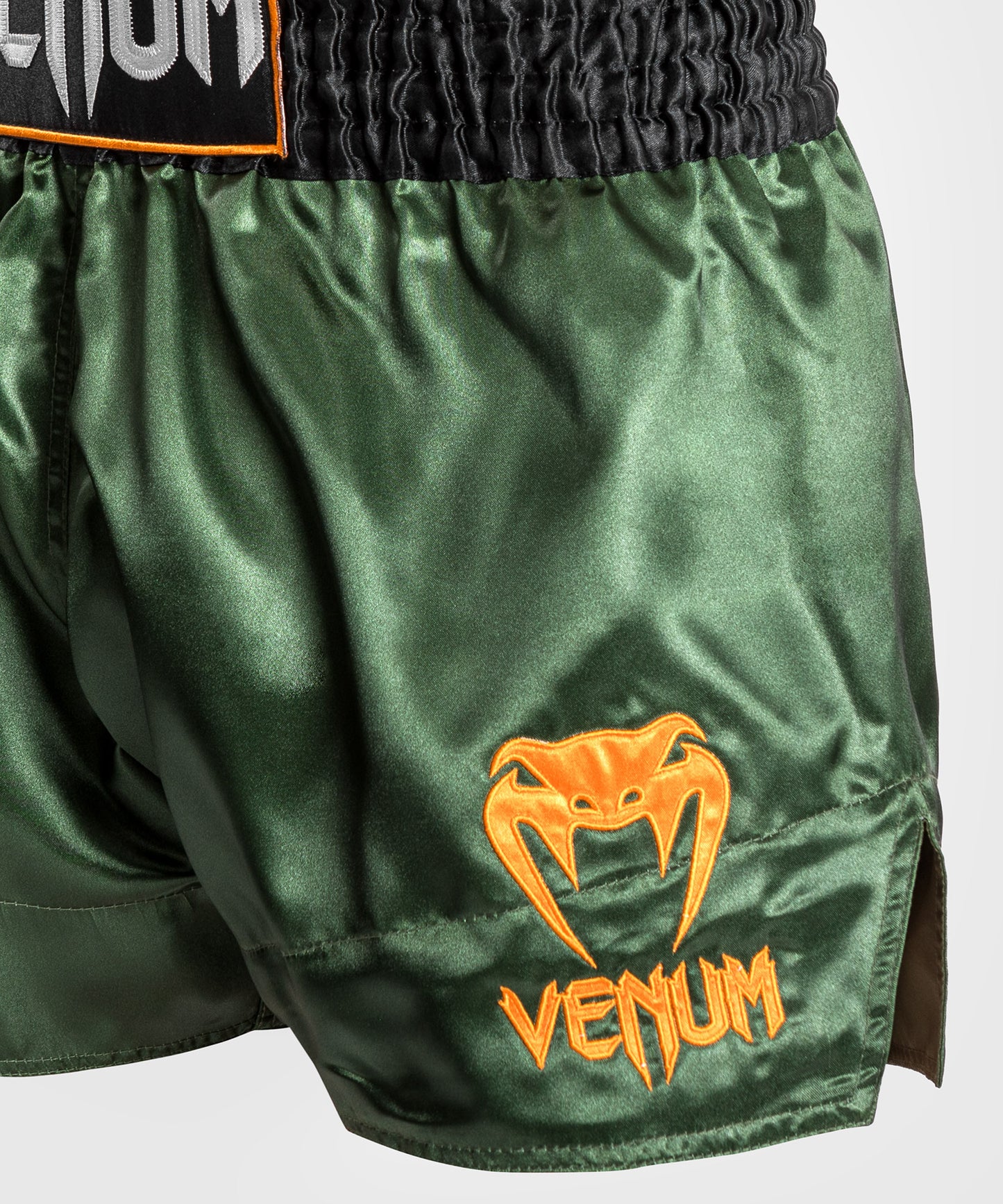 Venum Classic Pantalón corto de muay thai - Verde/Dorado/Negro
