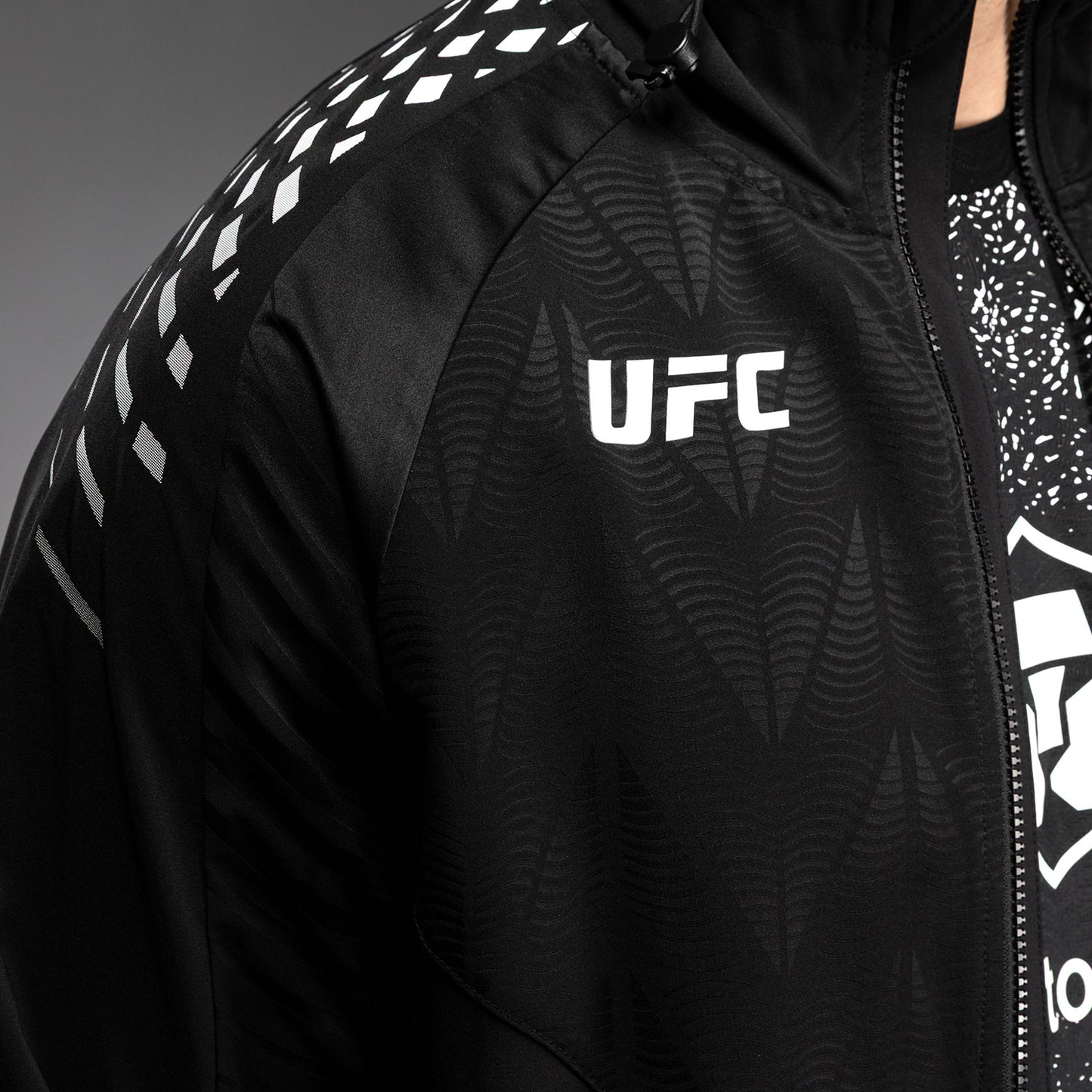 UFC Zenith by Venum Authentic Fight Night Sudadera de walkout Hombre - Negro