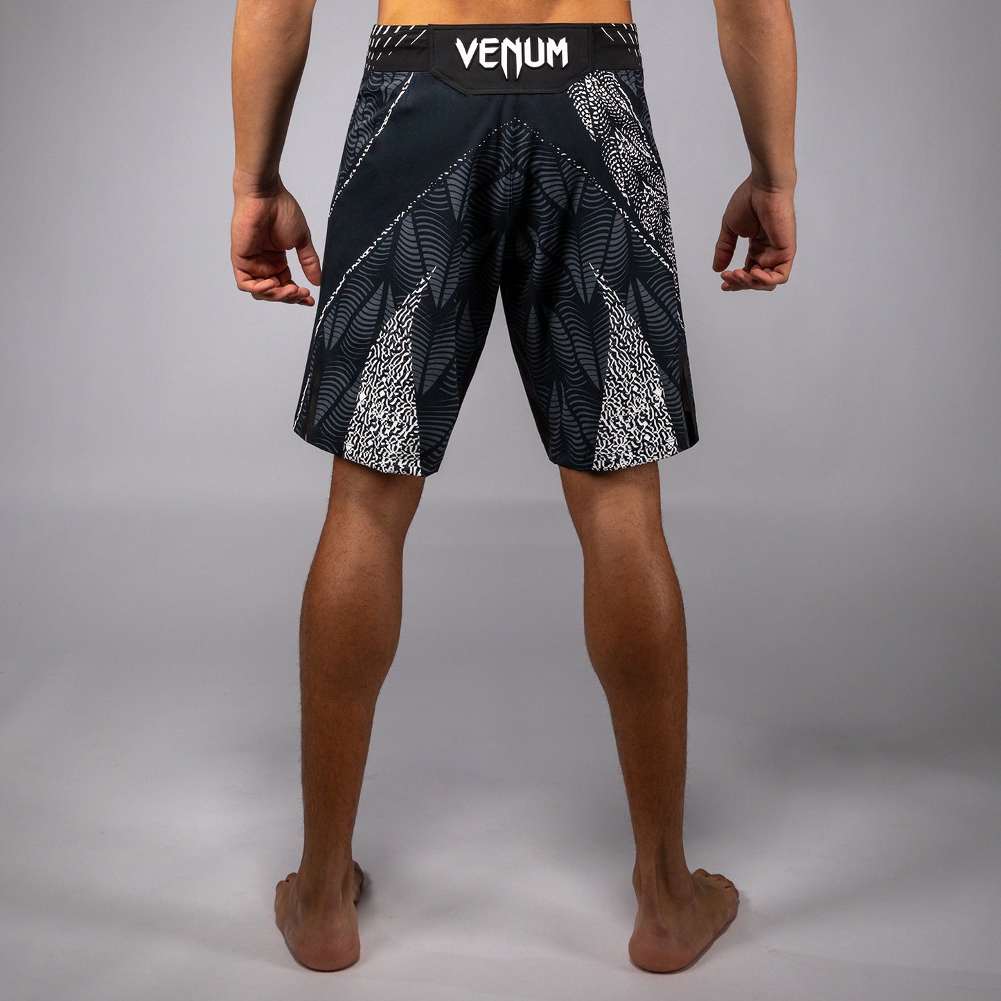 UFC Zenith by Venum Authentic Fight Night Short de pelea ajuste largo Hombre - Negro