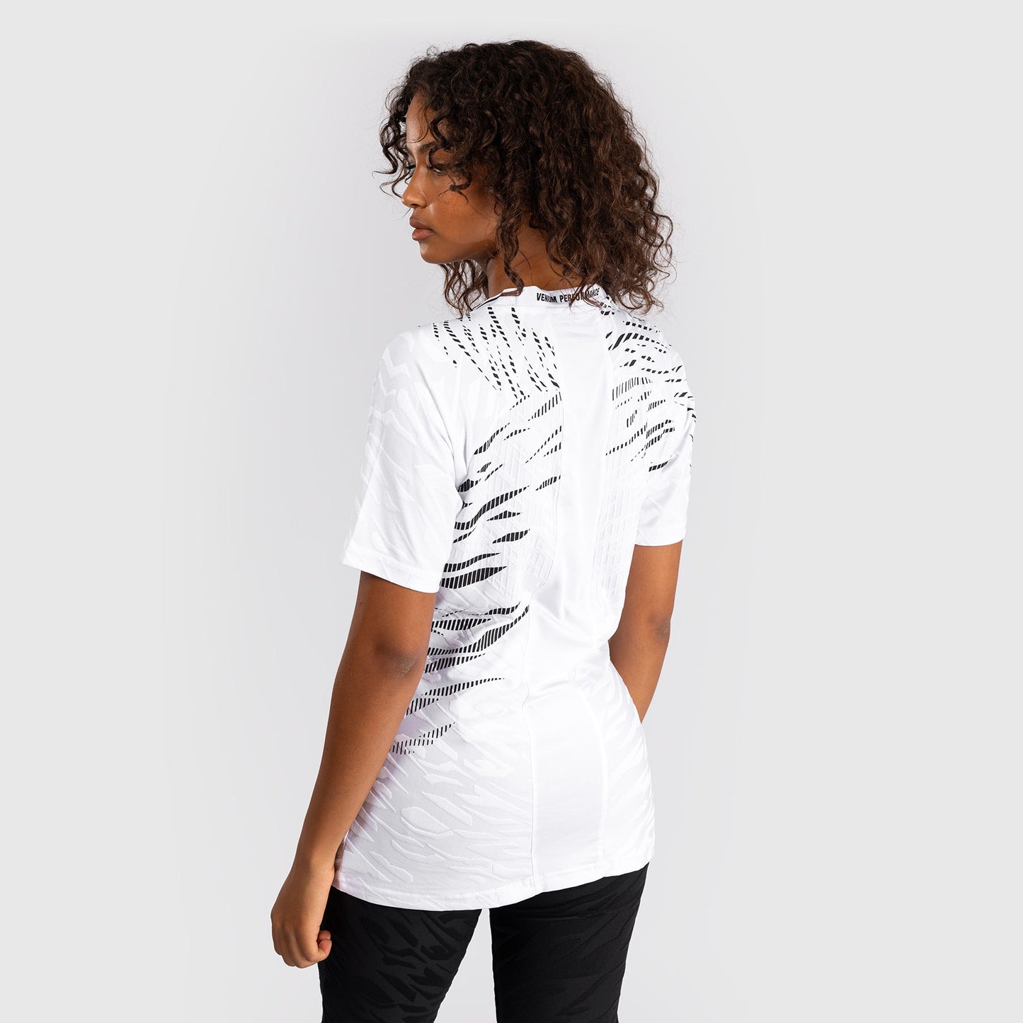 UFC Fusion by Venum Personalizados Authentic Fight Night Camiseta de Salida para Mujer - Blanco