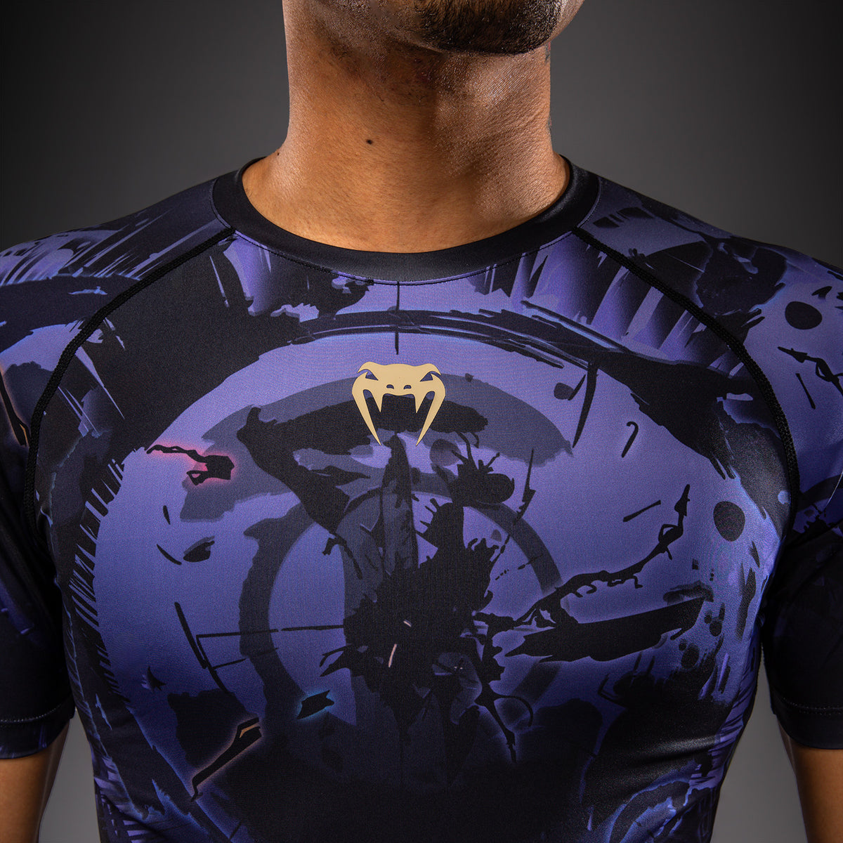 Jujutsu Kaisen x Venum Gojo Rashguard Manga Corta – Morado