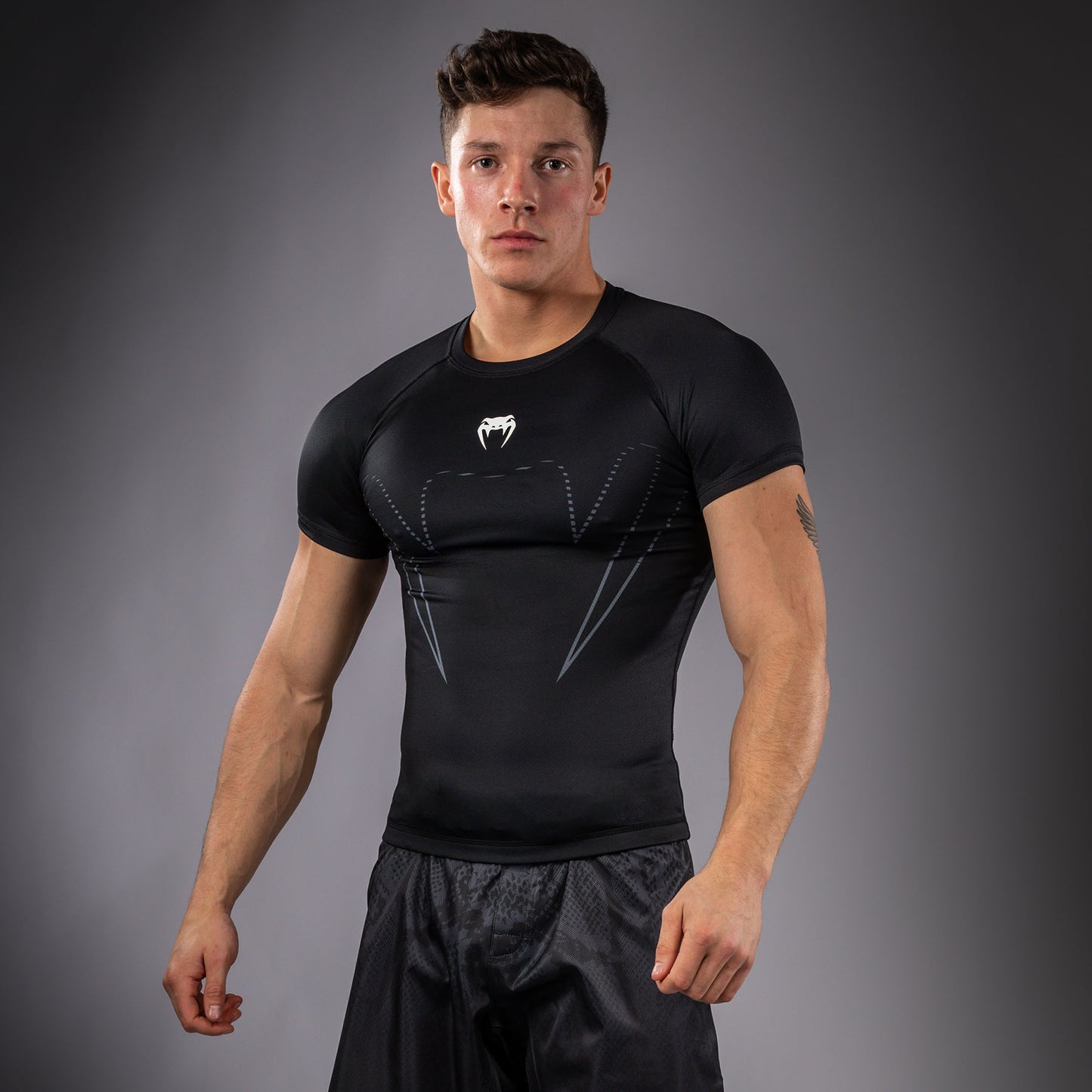 Venum Edge Rashguard Manga Corta – Negro/Arena