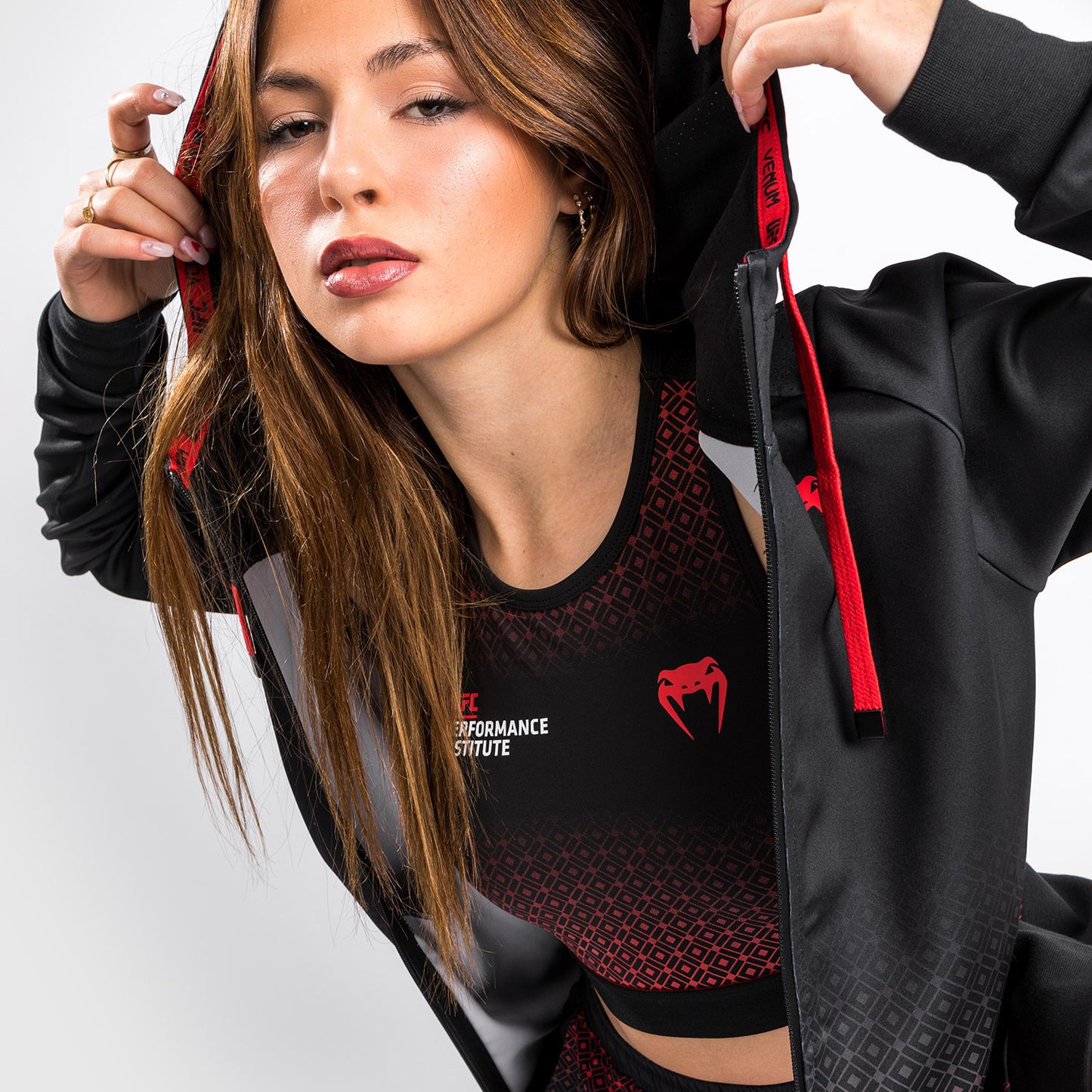 Sudadera con capucha Venum UFC Performance Institute - Para mujer - Negro/Rojo