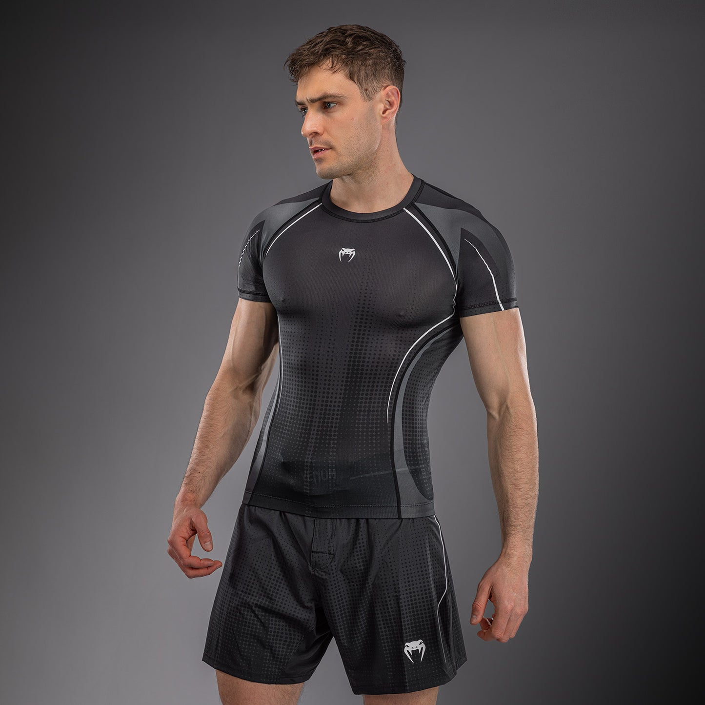 Venum Stealth Rashguard Manga Corta – Negro/Blanco