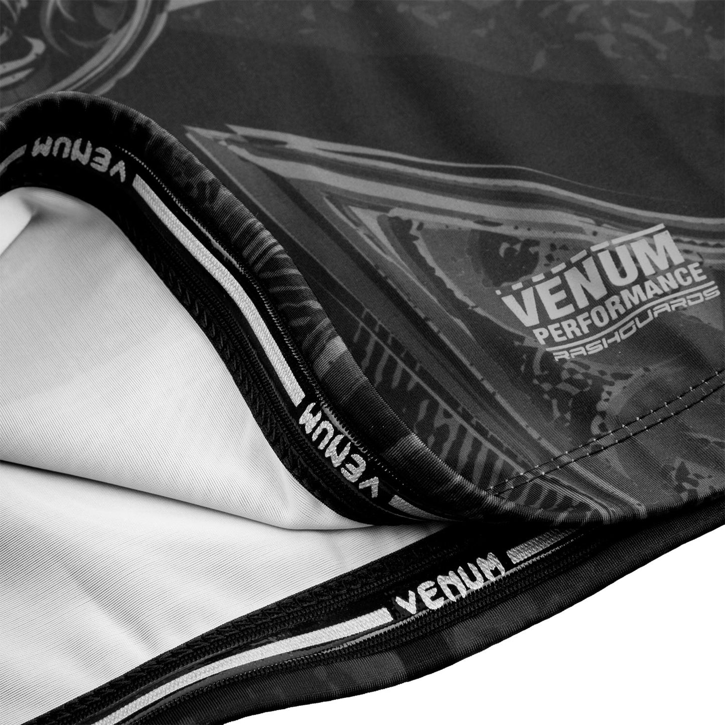 Rashguard Venum Gladiator 3.0  - Mangas Largas – Negro/Negro