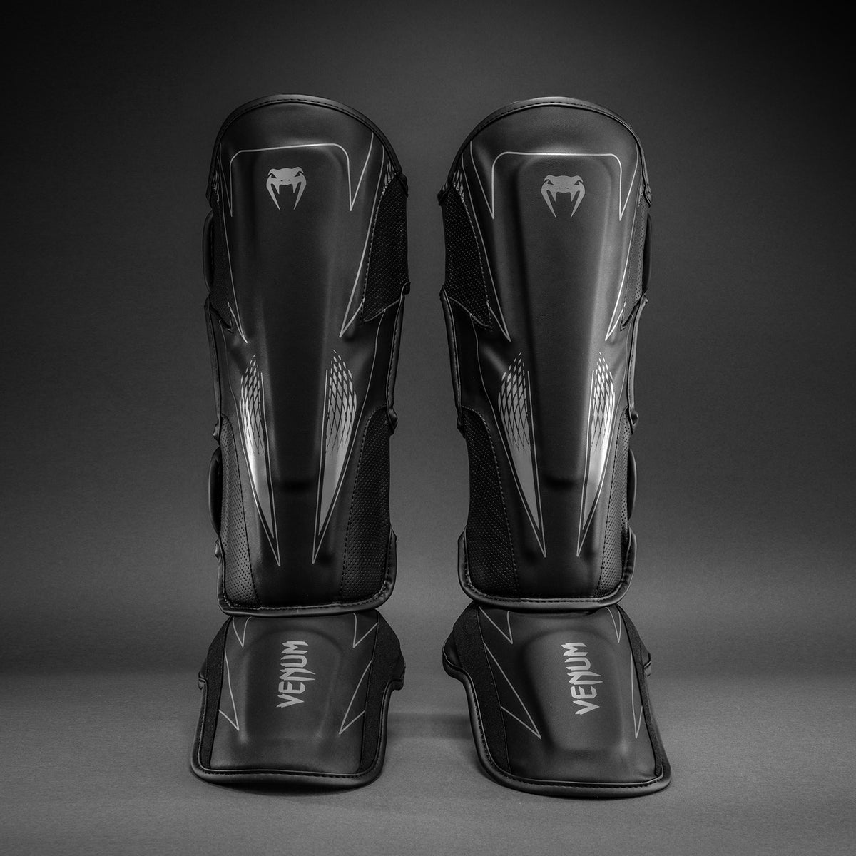 Venum Amazonia Reborn Espinilleras - Negro/Gris