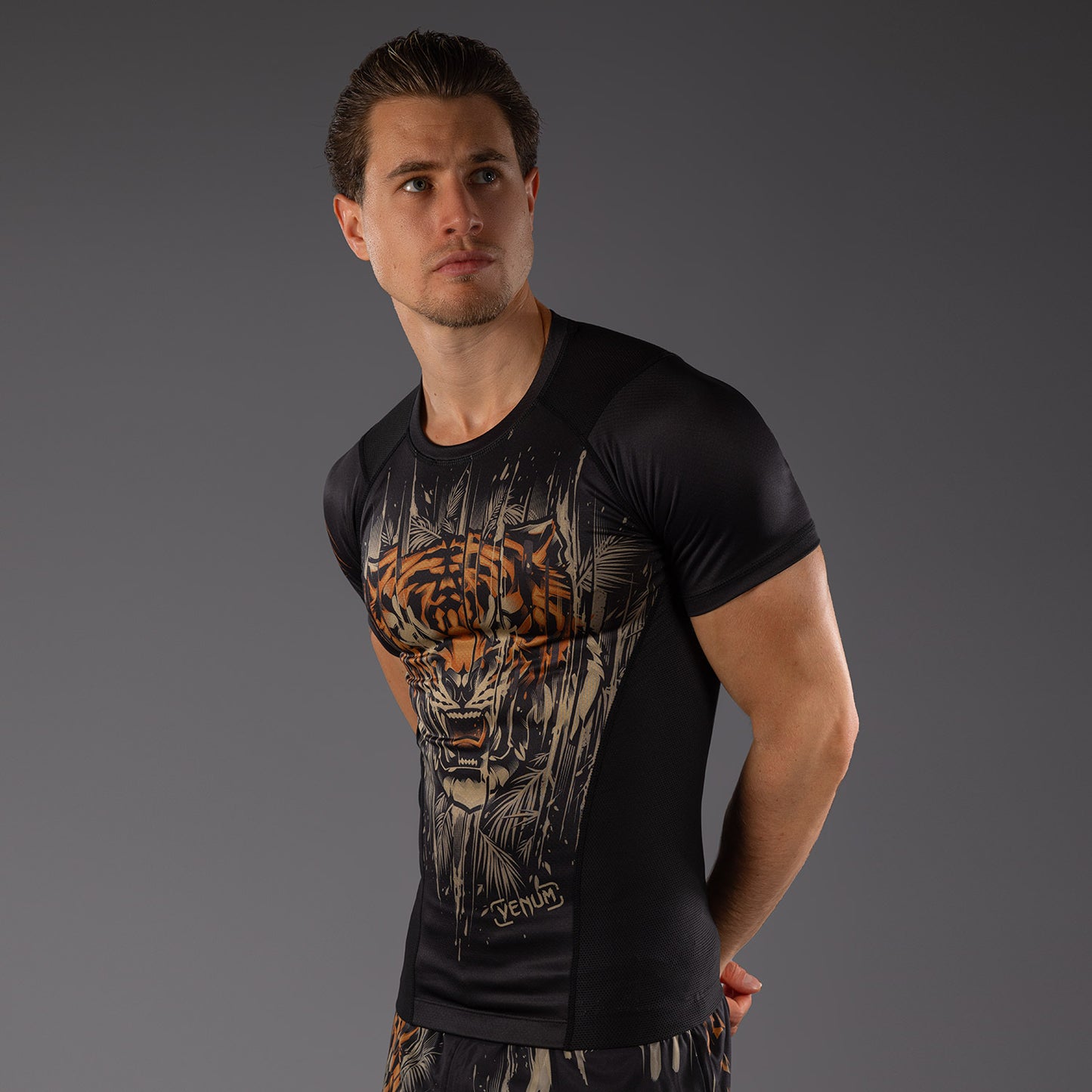 Venum Tiger Rashguard de Manga Corta para Hombre - Negro/Naranja Neón