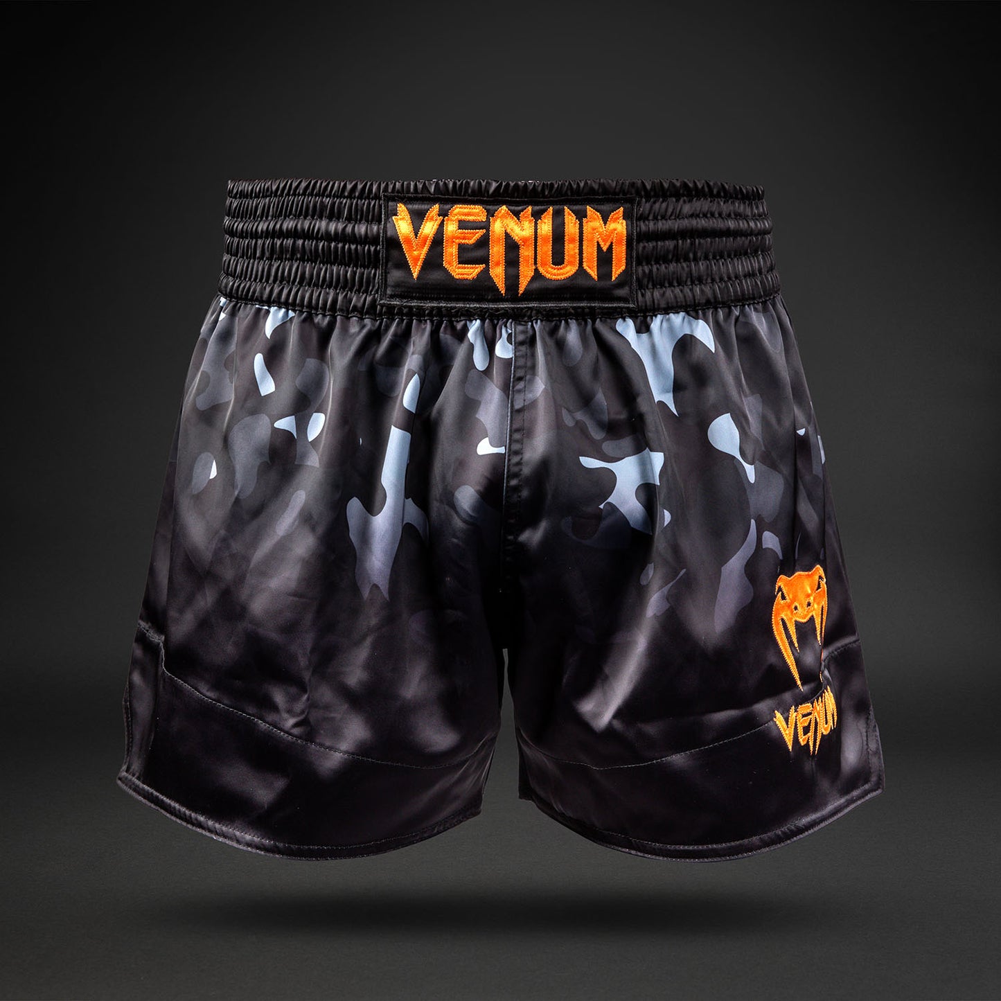 Venum Classic Shorts de Muay Thai - Camo Negro/Naranja