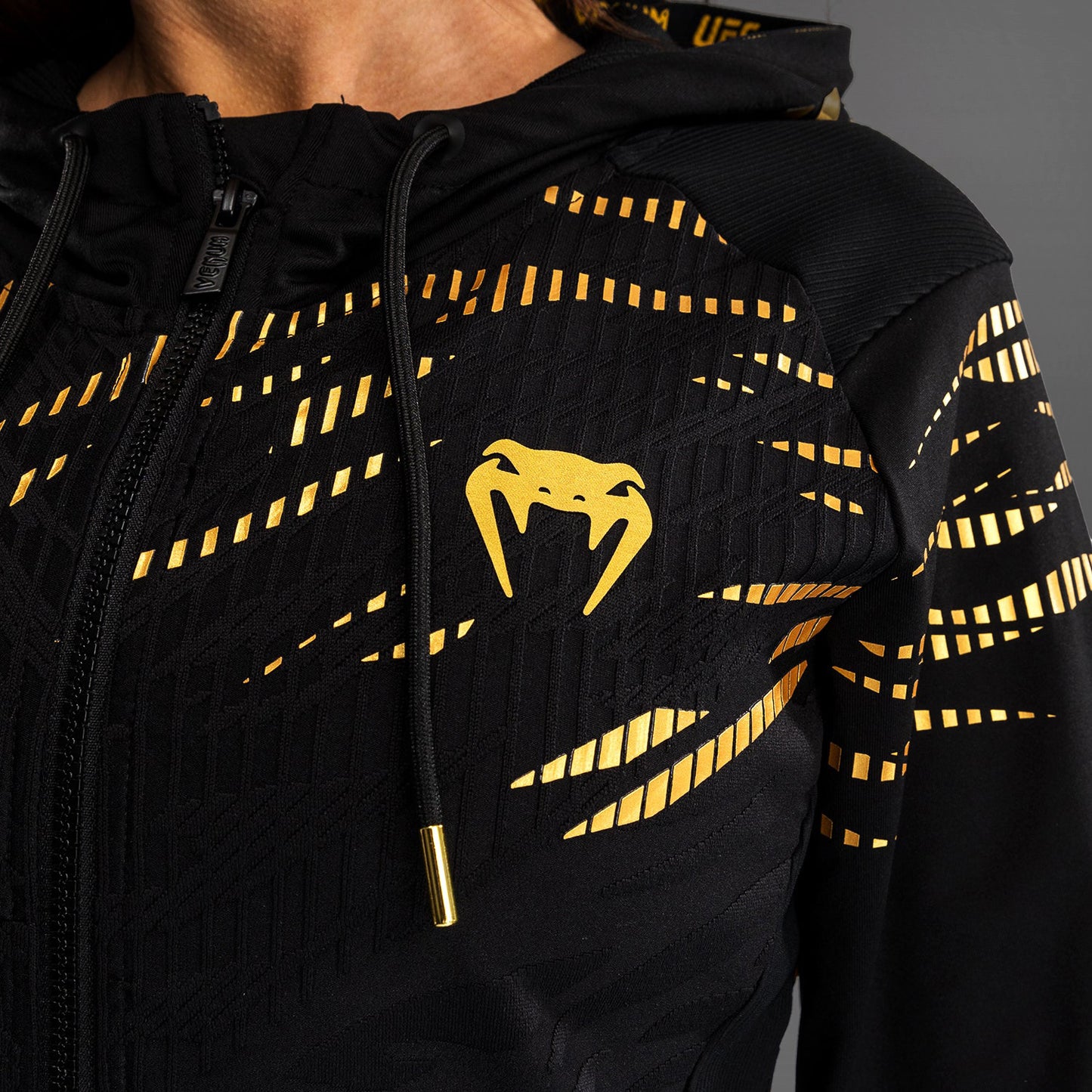 UFC Fusion by Venum Authentic Fight Night Sudadera con Capucha para Mujer - Champion