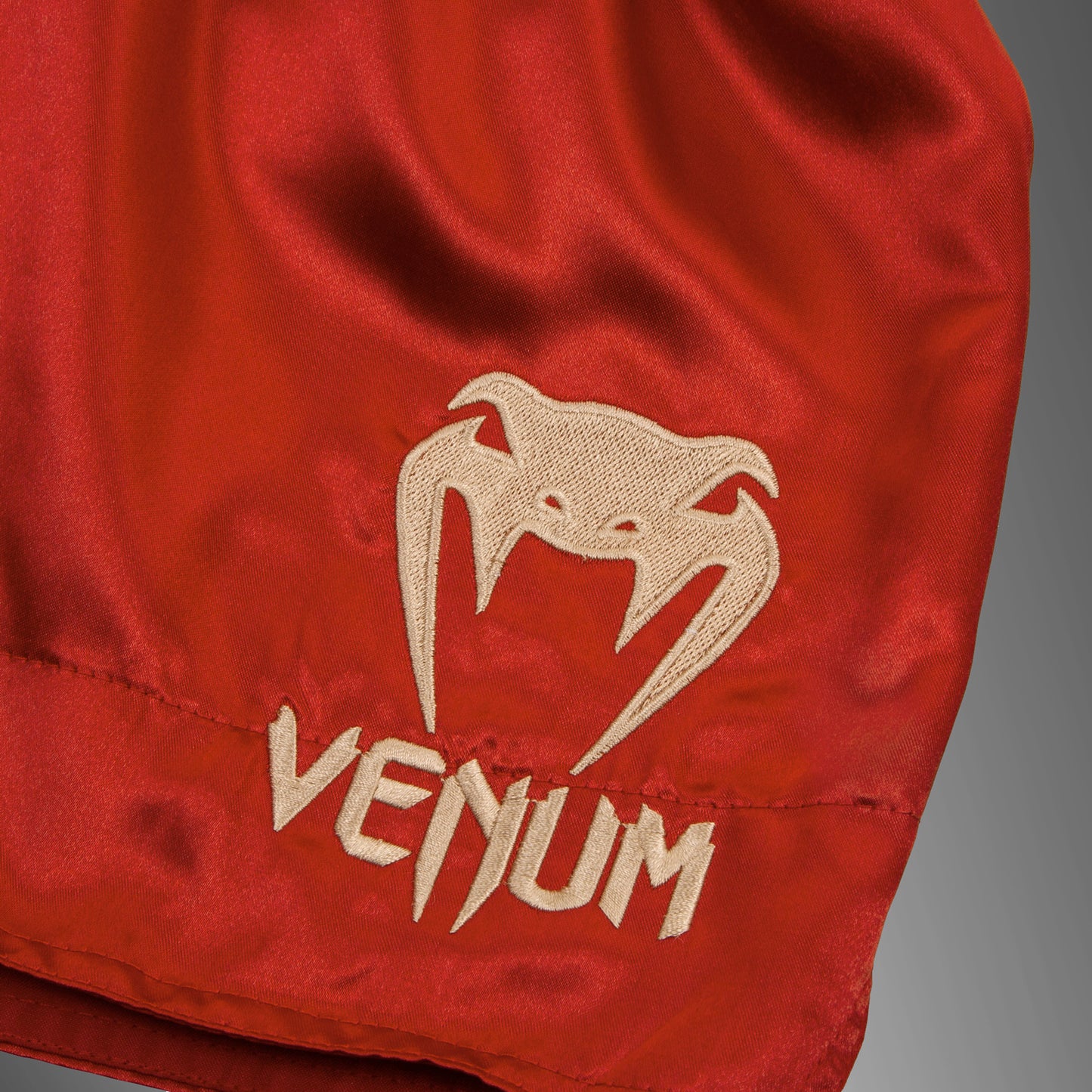 Venum Classic Short de Muay Thai - Burdeos/oro
