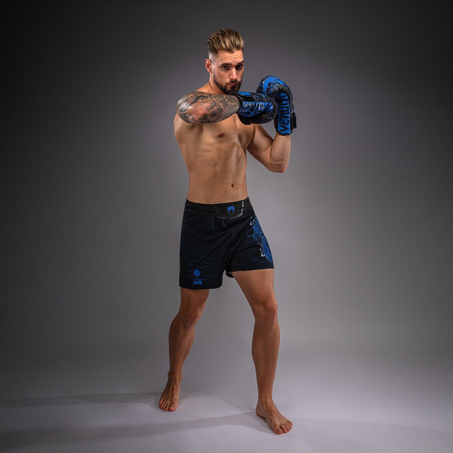 Venum Thunder Dragon Short de Combate – Negro/Azul Real