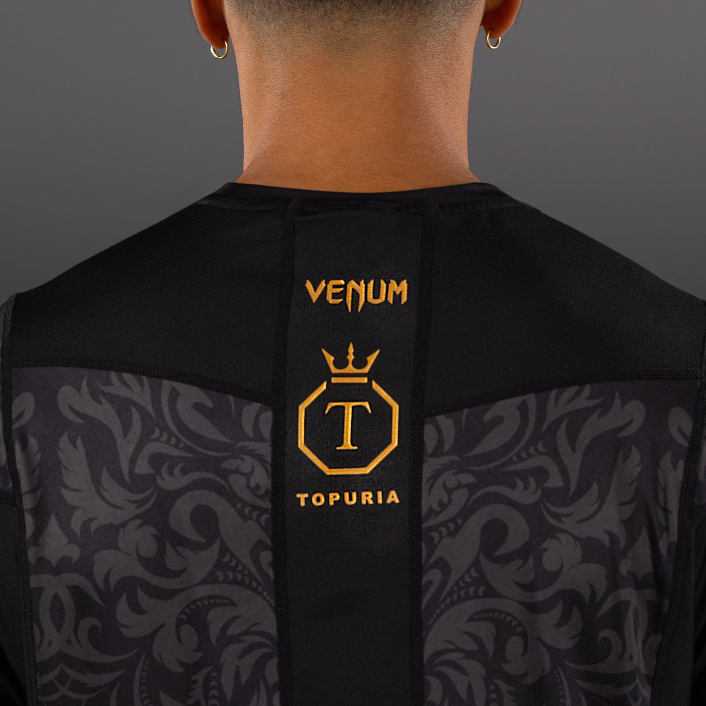 Venum x Topuria Unmatched Edition Camiseta Dry-Tech - Negro/Dorado